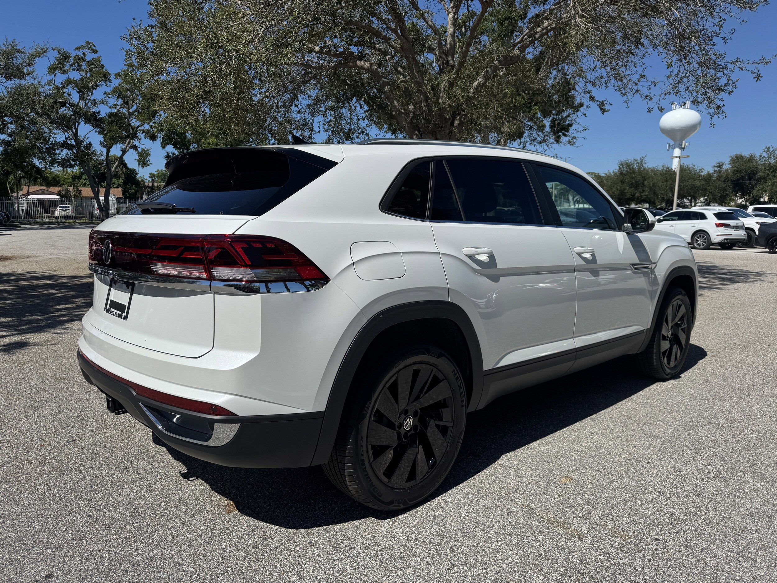 2026 Volkswagen Atlas Cross Sport SE Technology photo 2