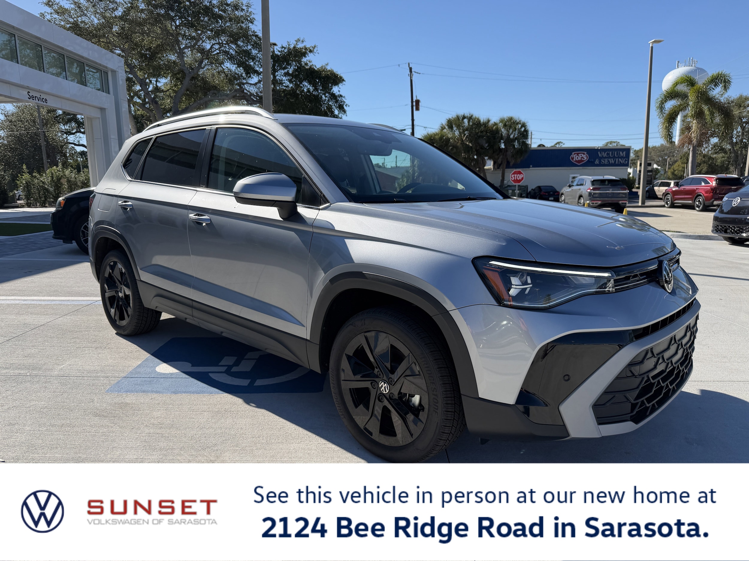 2025 Volkswagen Taos SE's photo