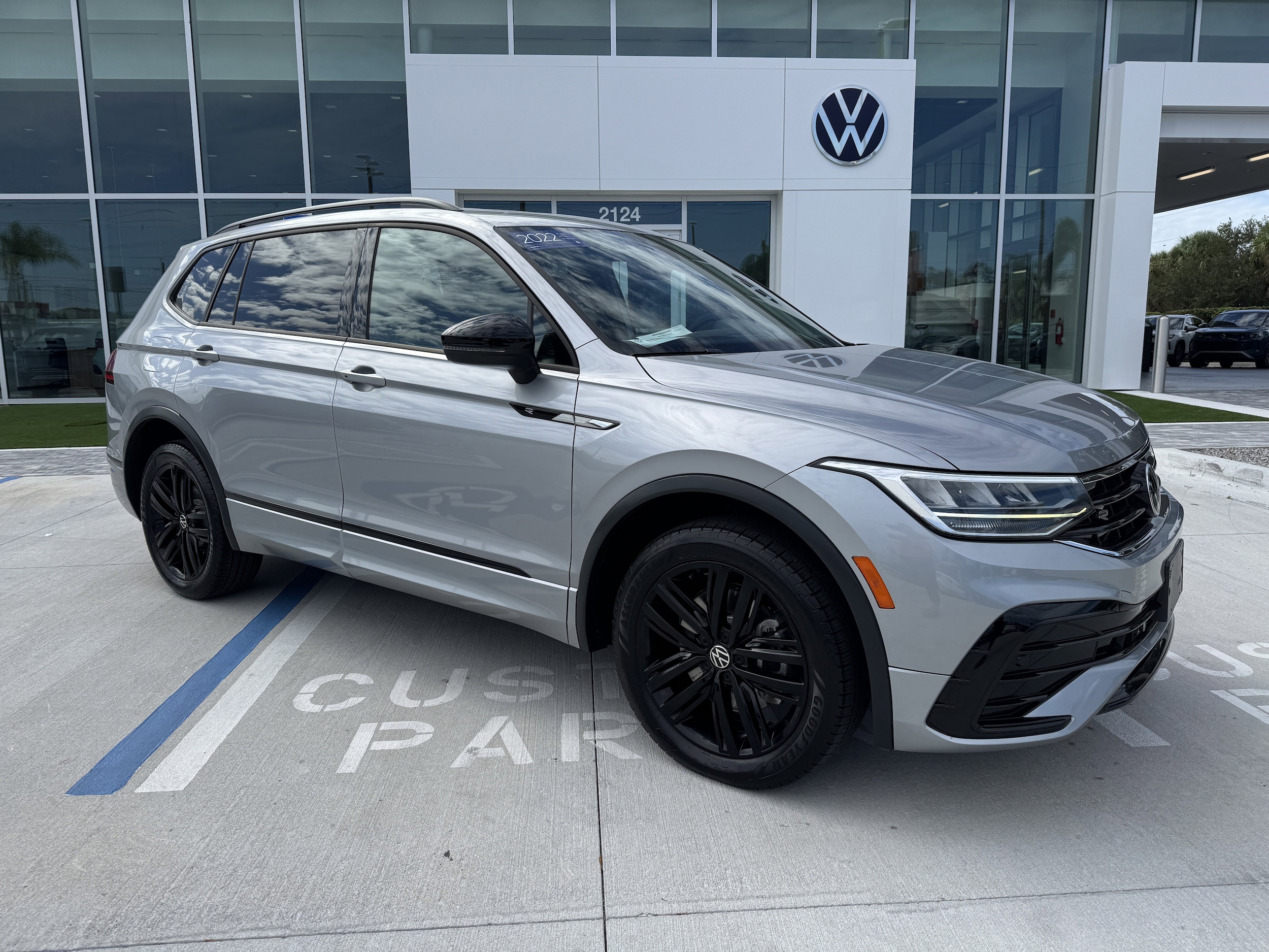 2022 Volkswagen Tiguan SE R-LINE BLACK