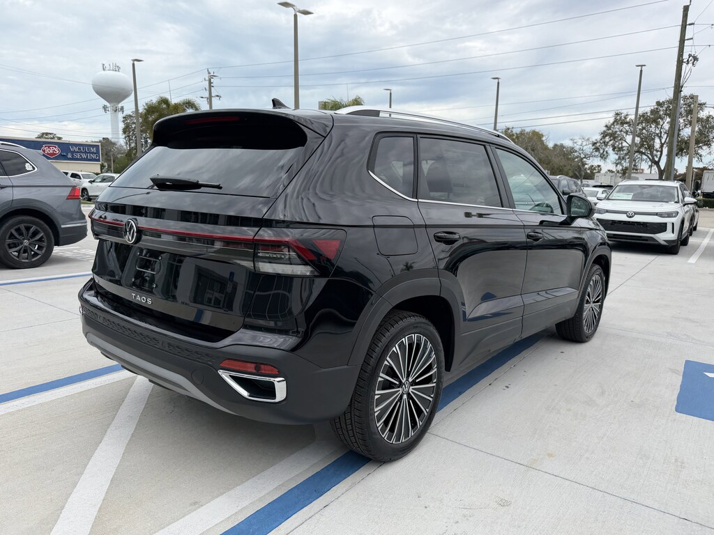 New 2026 Volkswagen Taos 1.5T SE SUV