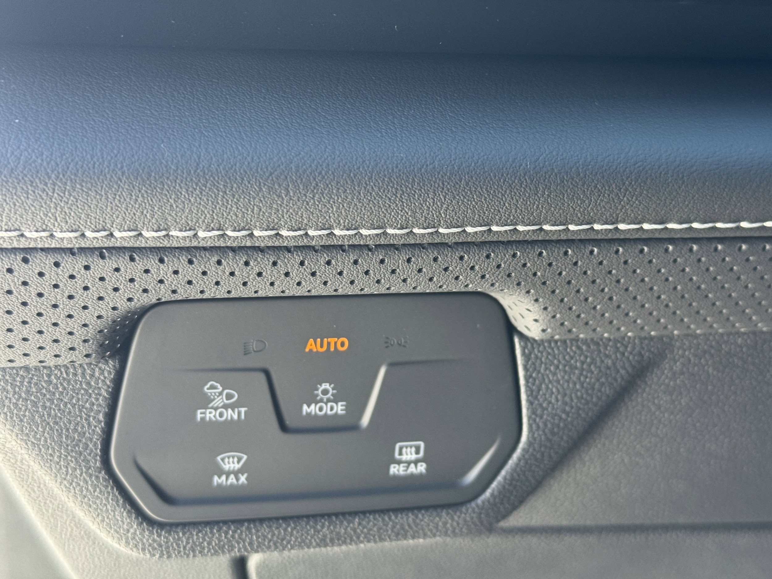 2026 Volkswagen Atlas SE w/Tech - Photo 27