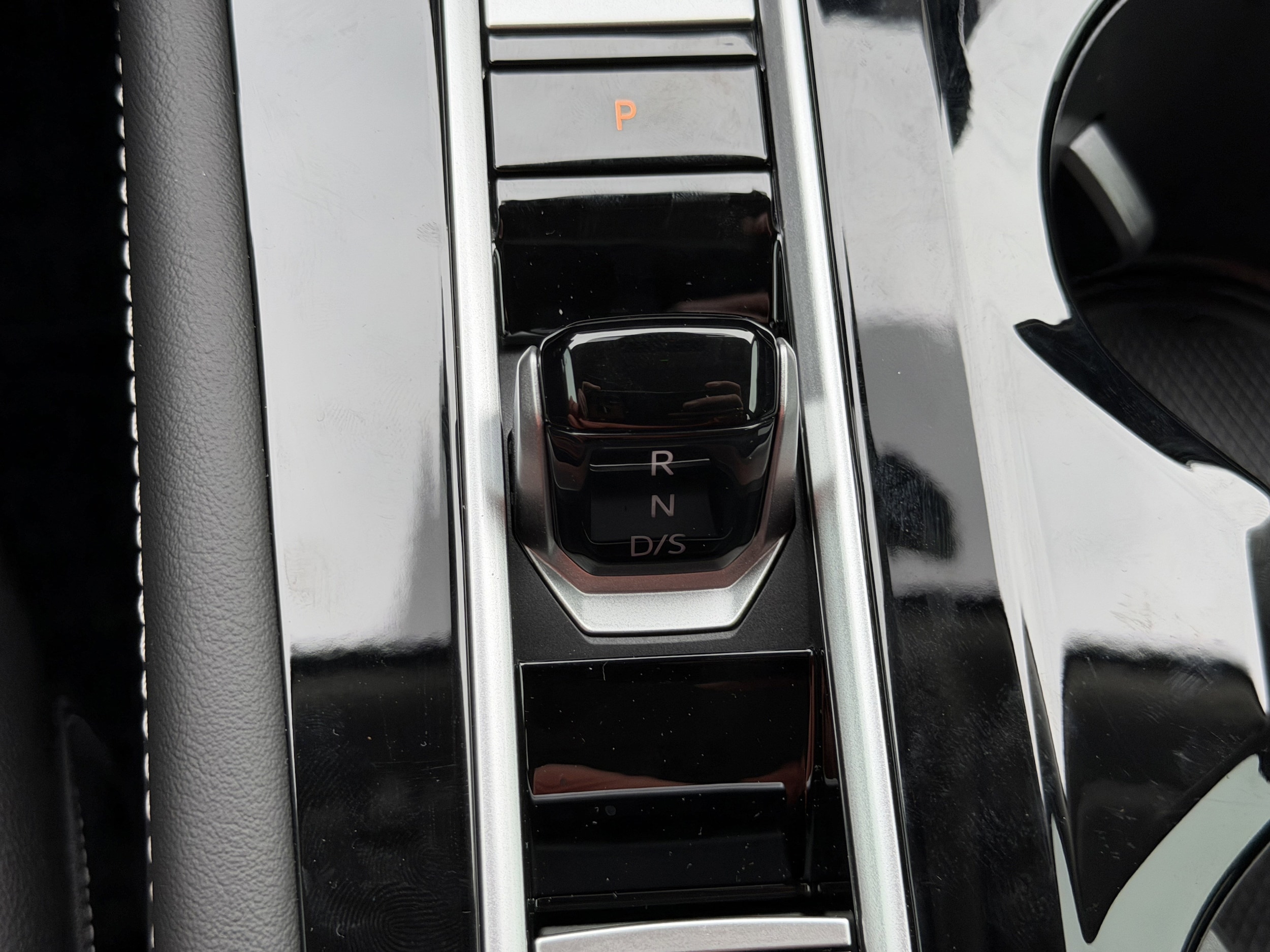 2026 Volkswagen Atlas SE w/Tech - Photo 25