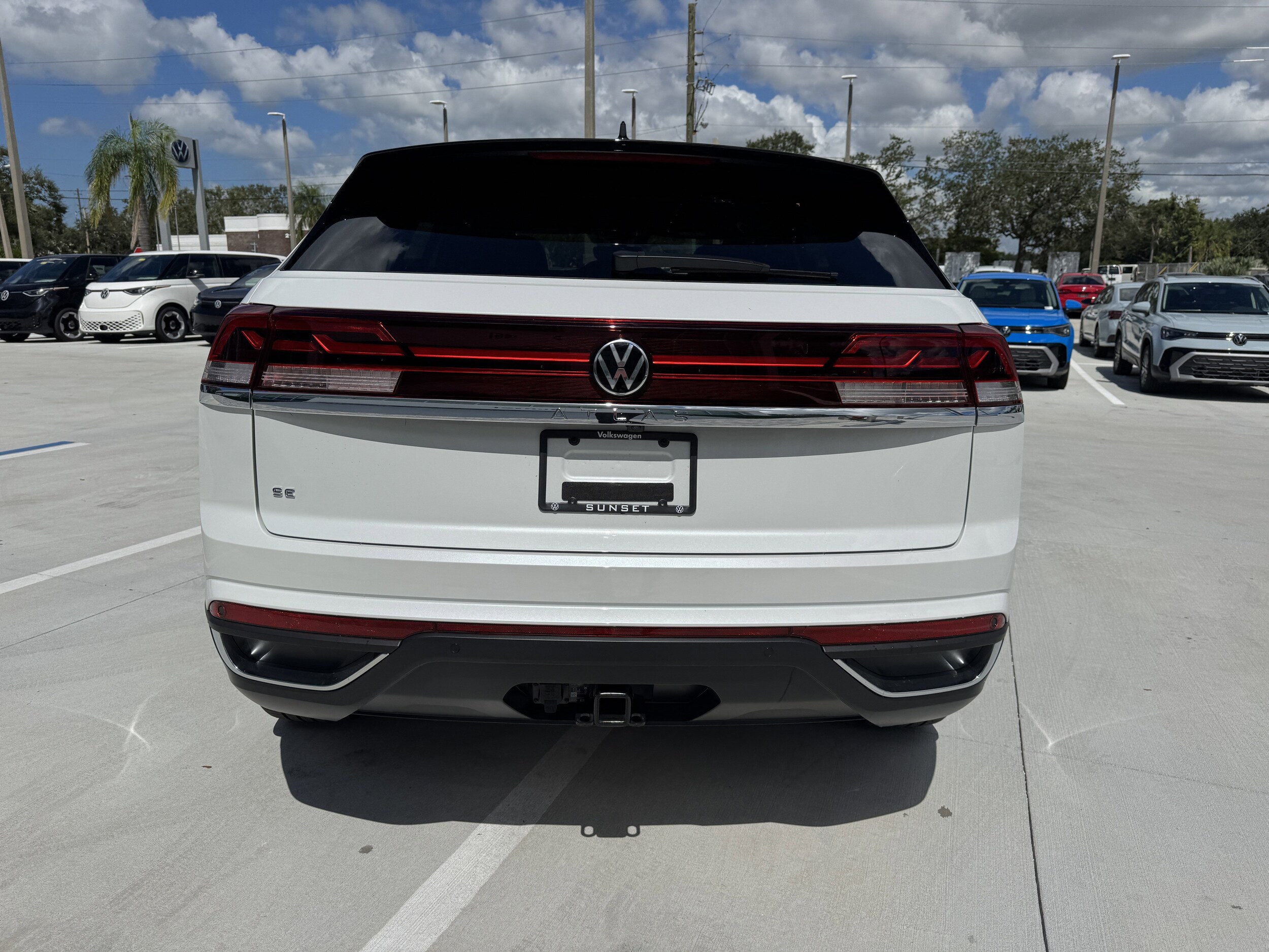 2026 Volkswagen Atlas Cross Sport SE Technology photo 3