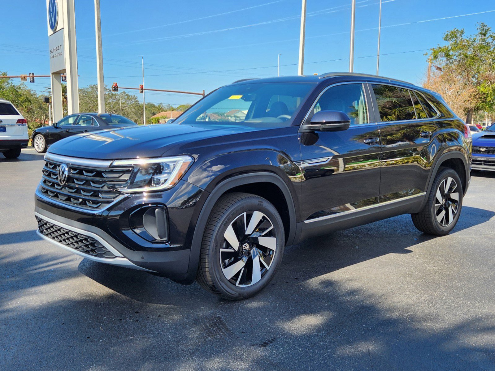 2025 Volkswagen Atlas Cross Sport SEL photo 3