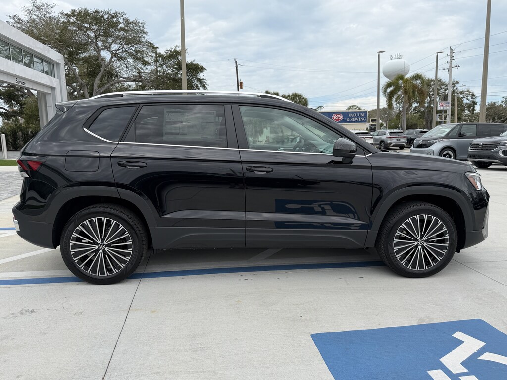 New 2026 Volkswagen Taos 1.5T SE SUV