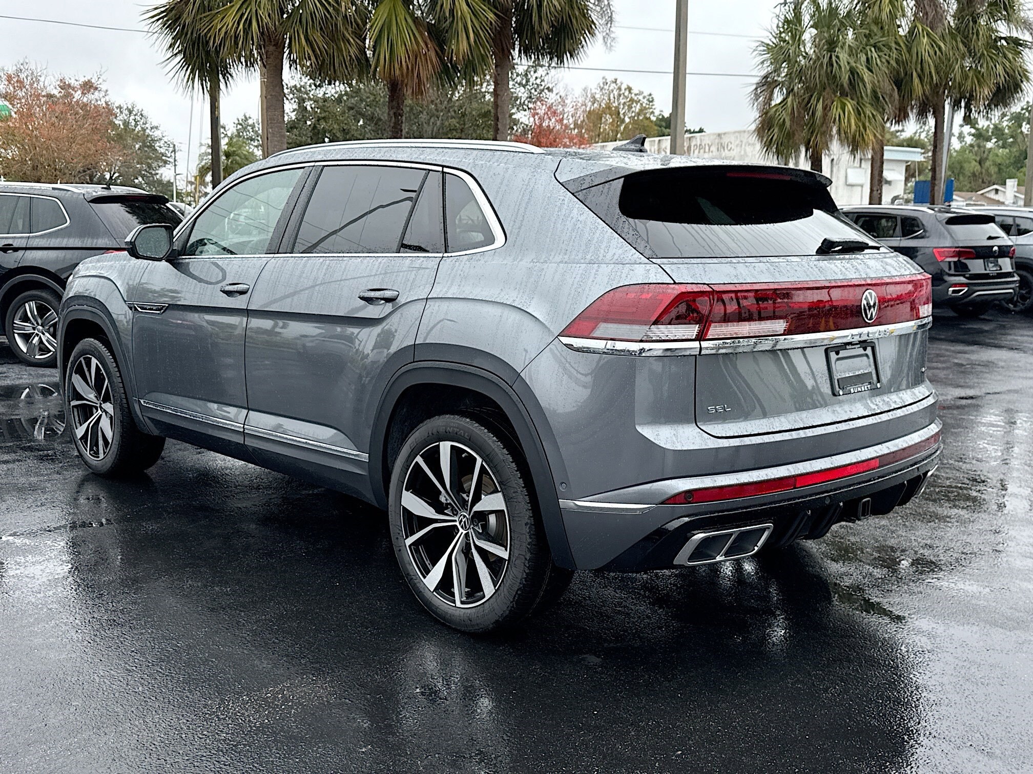 2025 Volkswagen Atlas Cross Sport SEL Premium R-Line photo 4