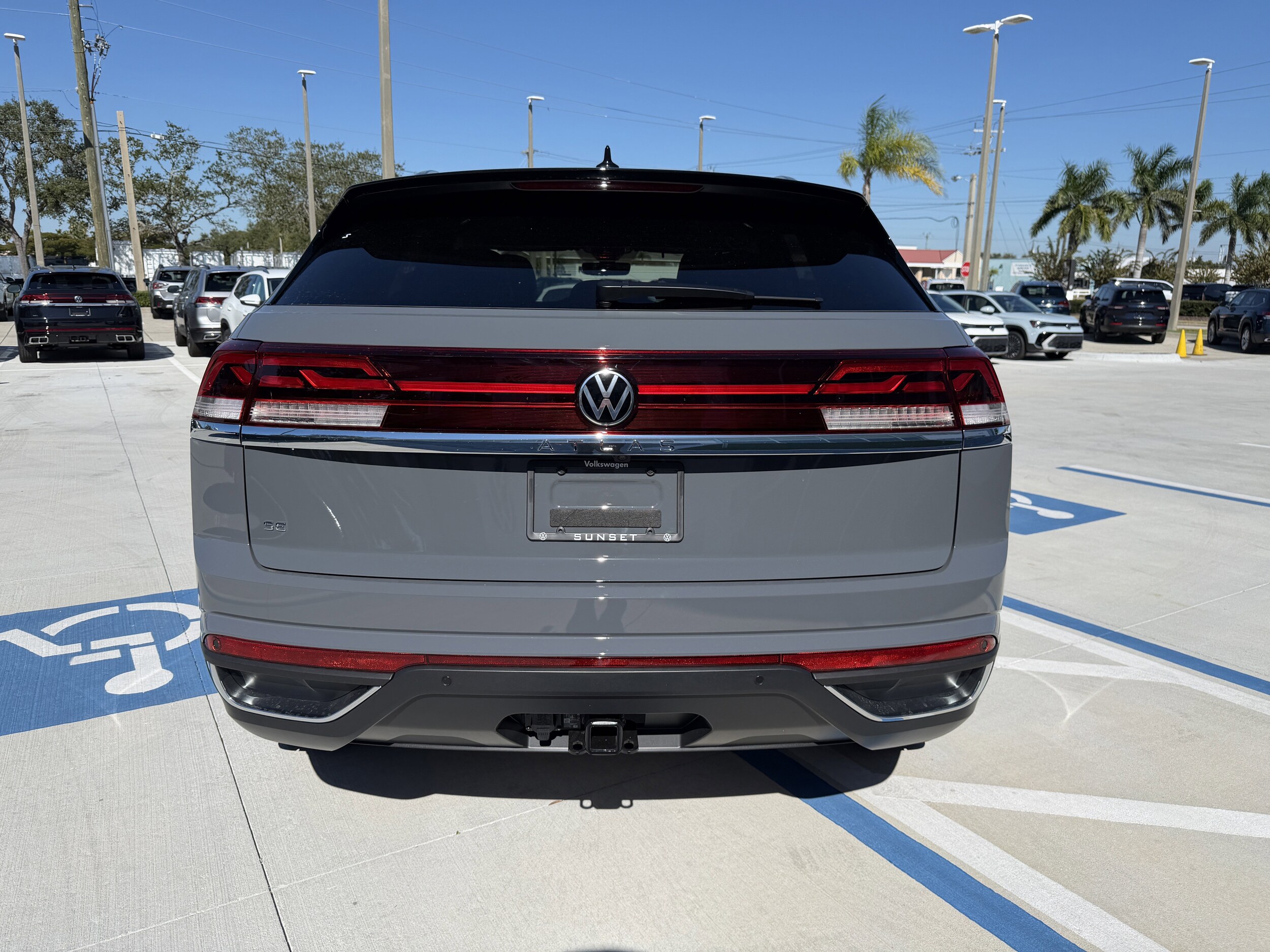 2026 Volkswagen Atlas Cross Sport SE Technology photo 3