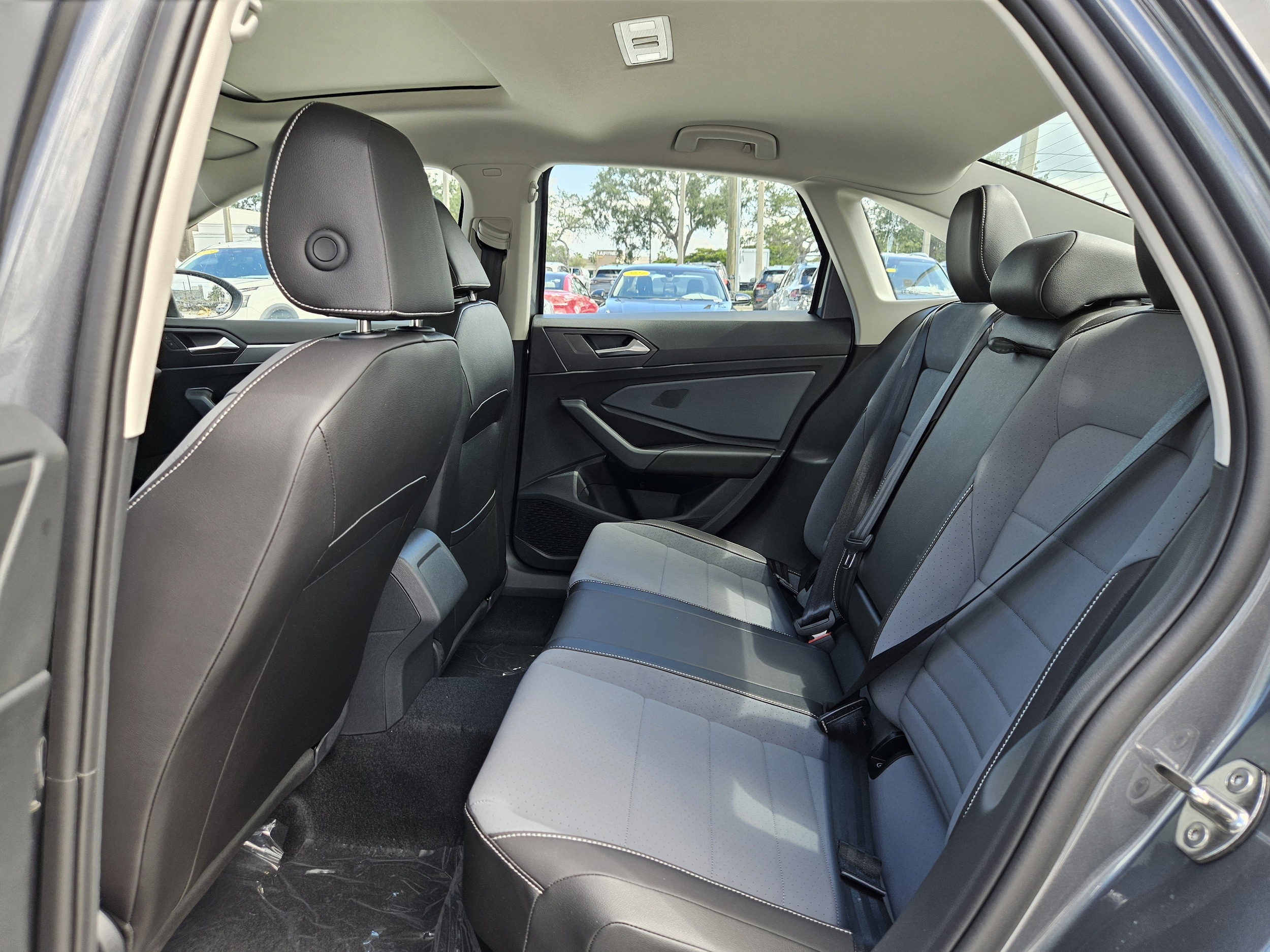 2025 Volkswagen Jetta SE - Photo 17