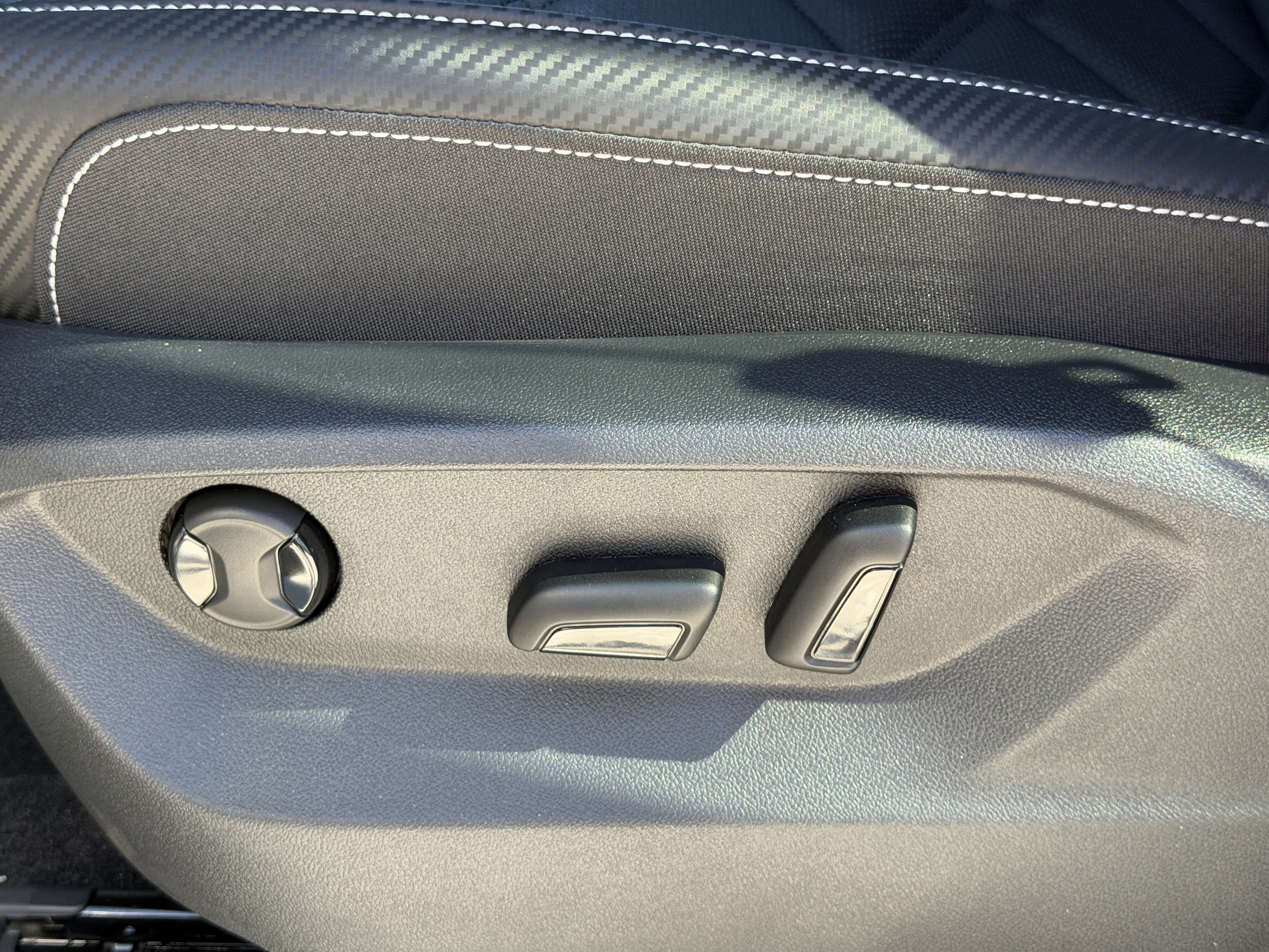 2026 Volkswagen Atlas Cross Sport SE w/Tech - Photo 20