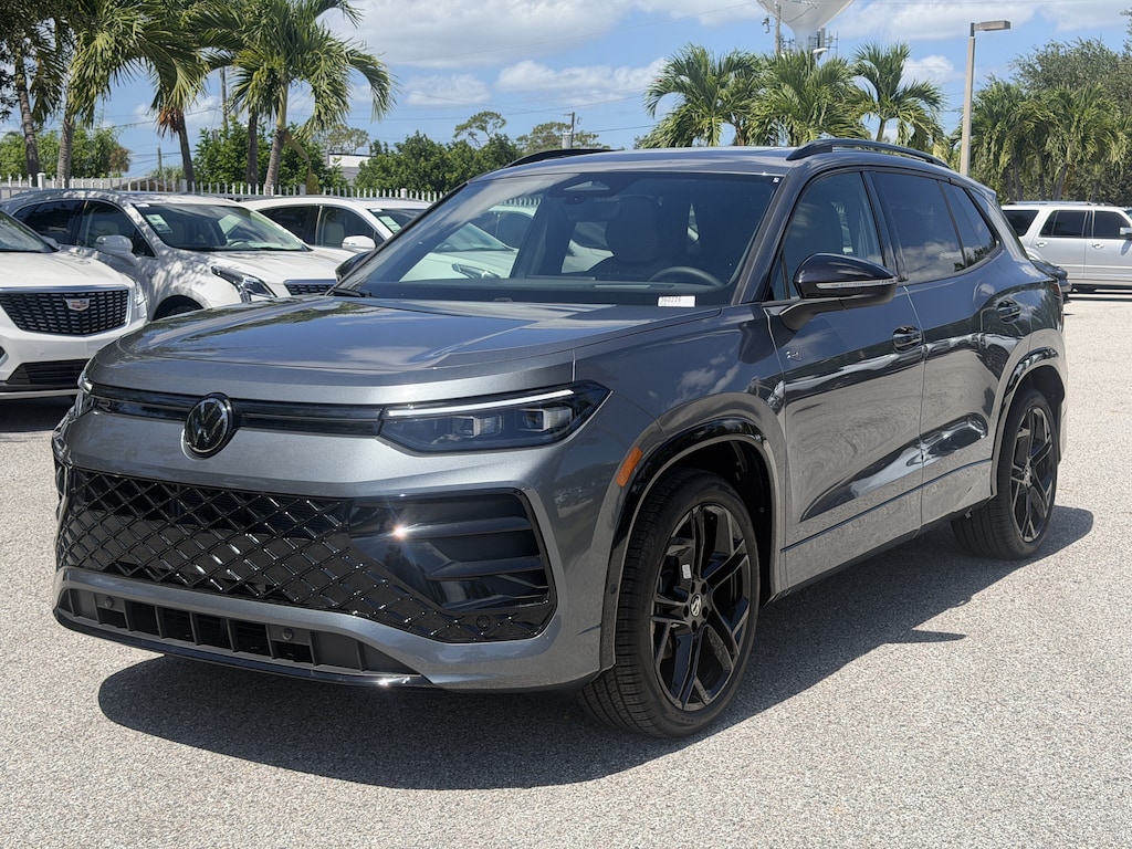 New 2026 Volkswagen Tiguan SE R-Line Black SUV