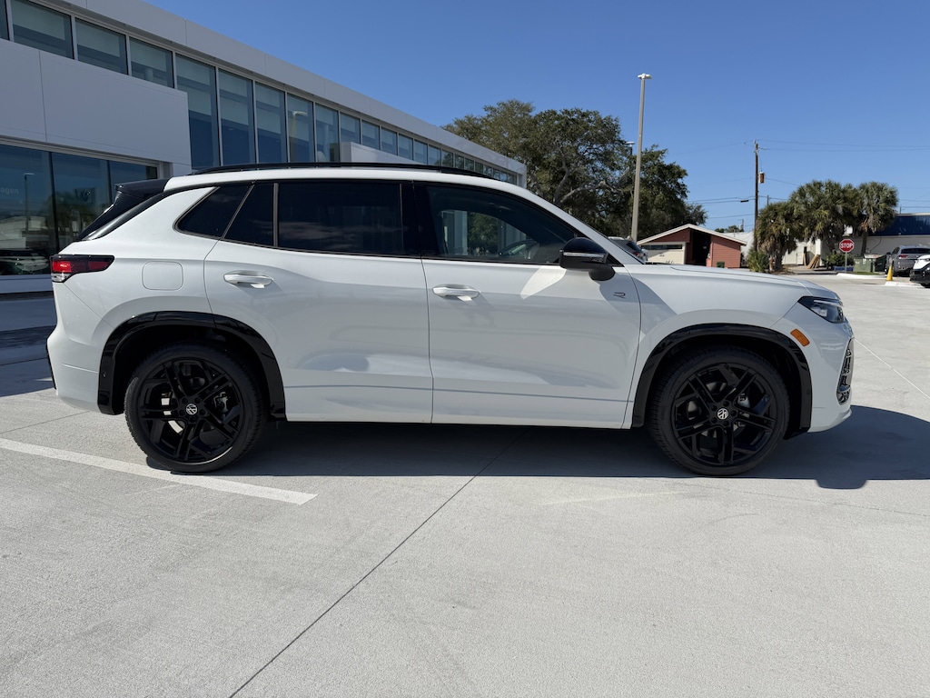 New 2025 Volkswagen Tiguan 2.0T SE R-Line Black SUV