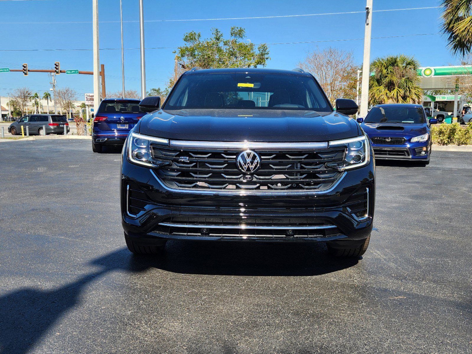 2025 Volkswagen Atlas Cross Sport SEL Premium R-Line photo 2