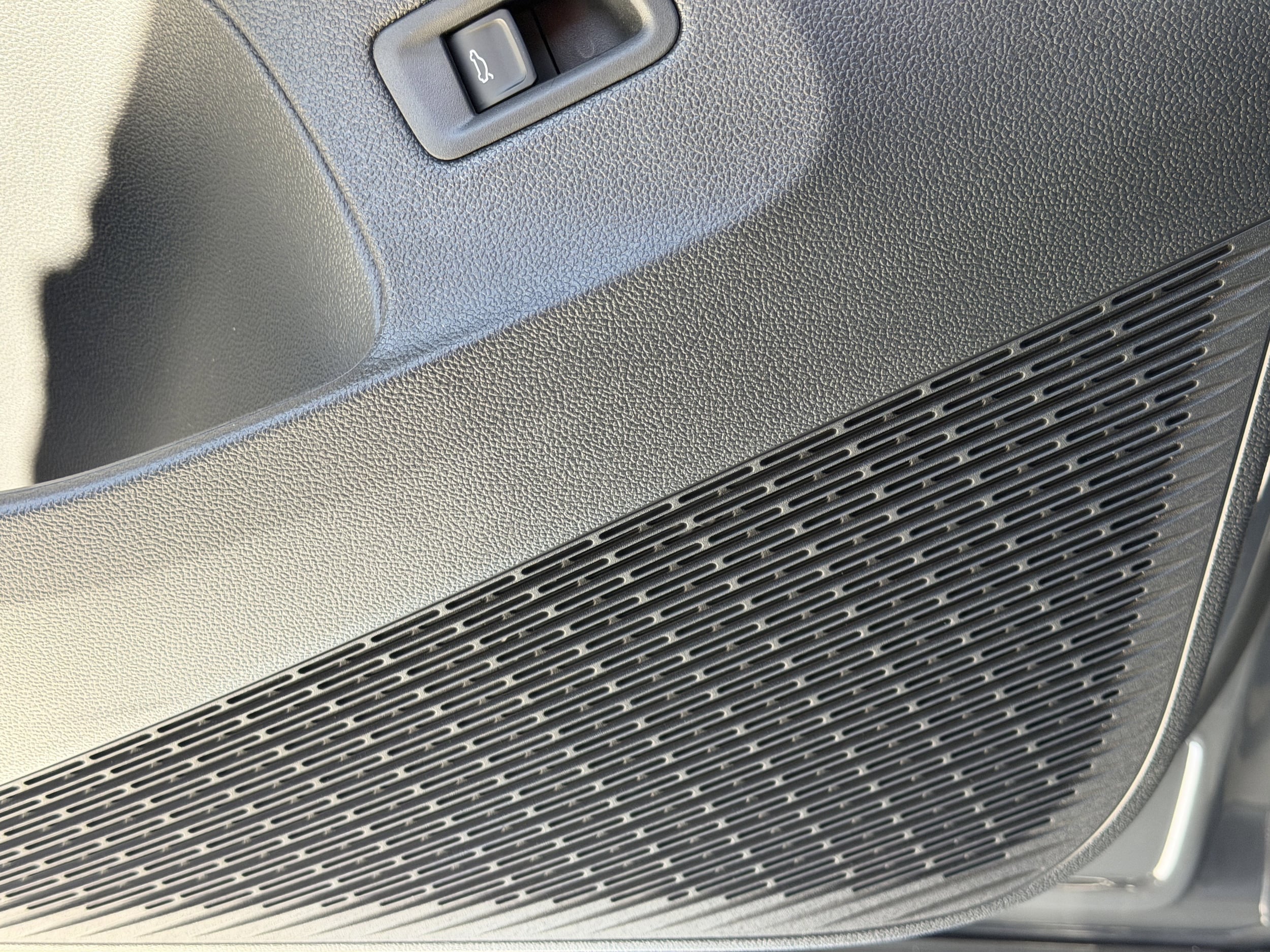 2026 Volkswagen Atlas Cross Sport SE w/Tech - Photo 19