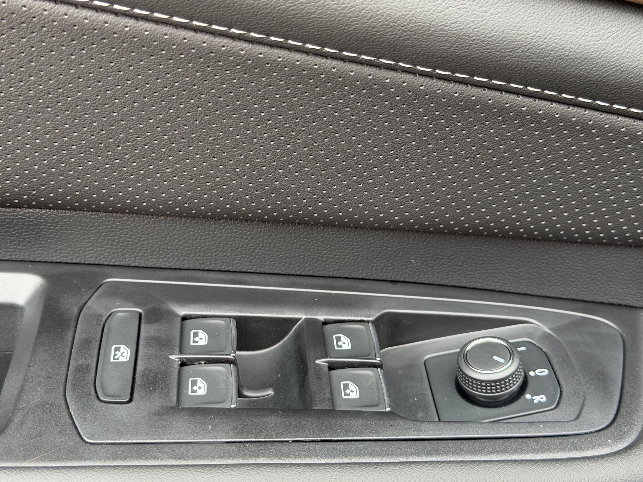 2026 Volkswagen Atlas SE w/Tech - Photo 18