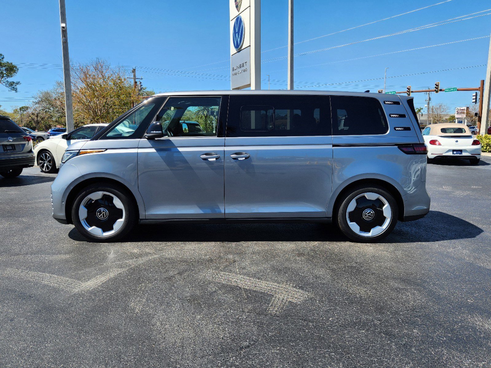 2025 Volkswagen ID. Buzz Pro S photo 4