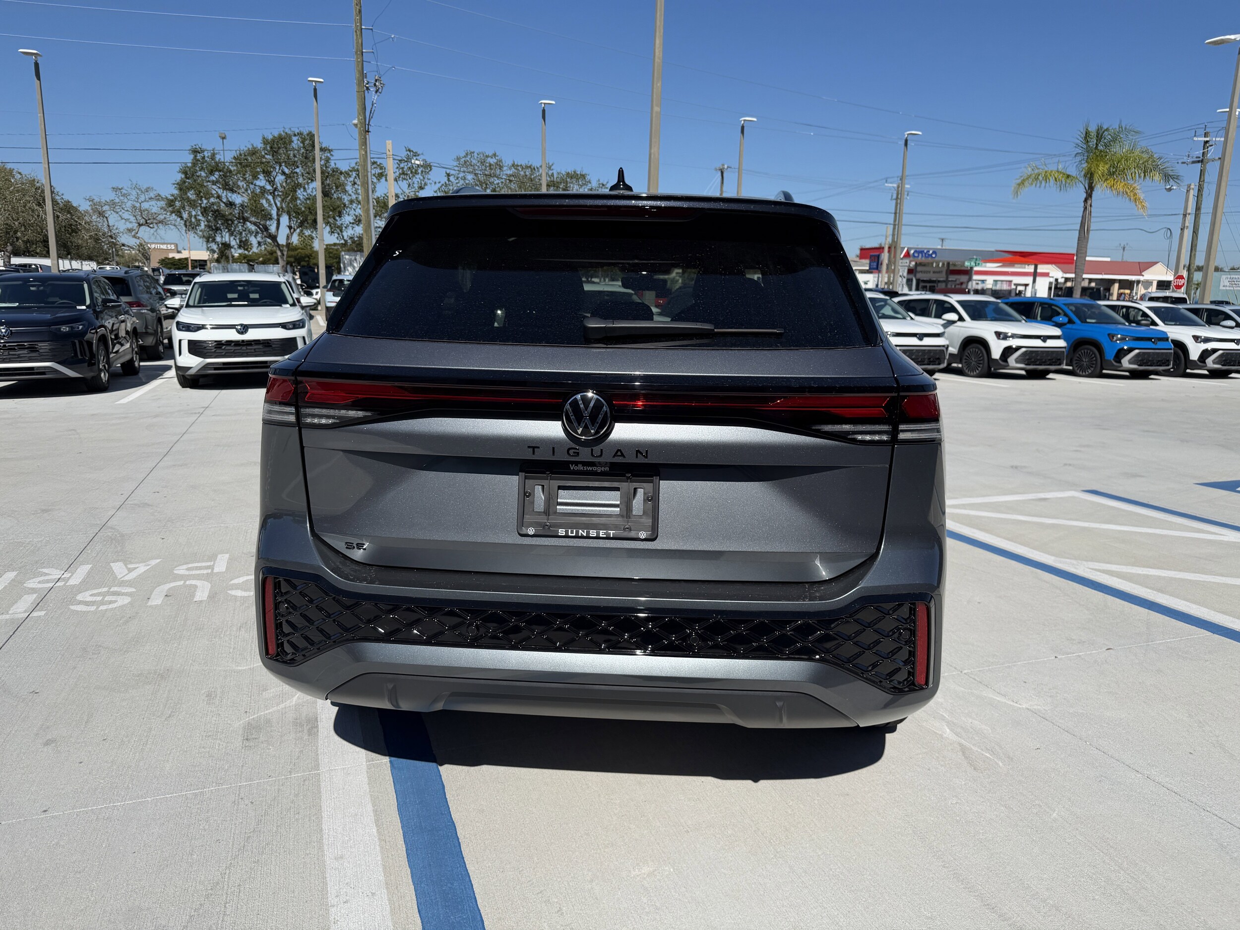 2026 Volkswagen Tiguan SE R-Line Black photo 2