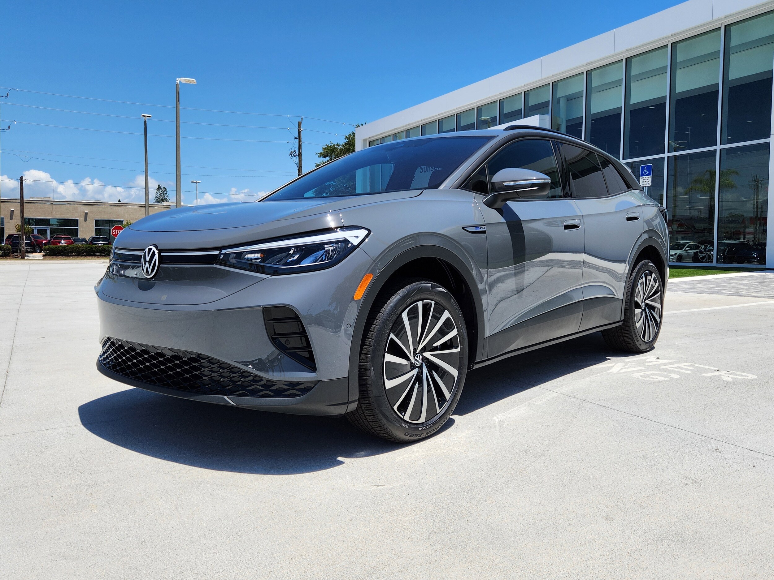 2025 Volkswagen ID.4 Pro photo 3