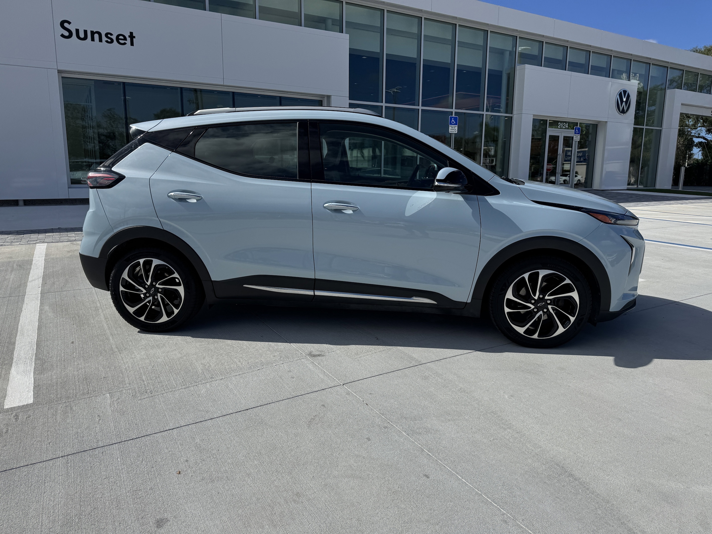 Used 2022 Chevrolet Bolt EUV Premier with VIN 1G1FZ6S05N4111376 for sale in Sarasota, FL