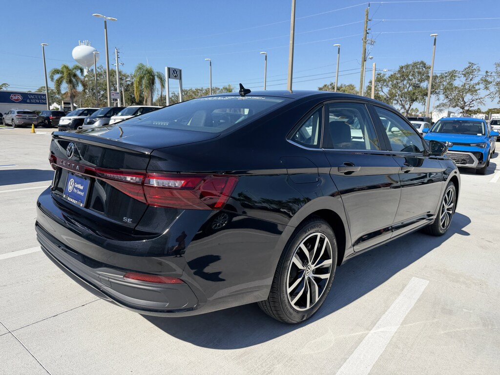 Used 2025 Volkswagen Jetta SE Sedan