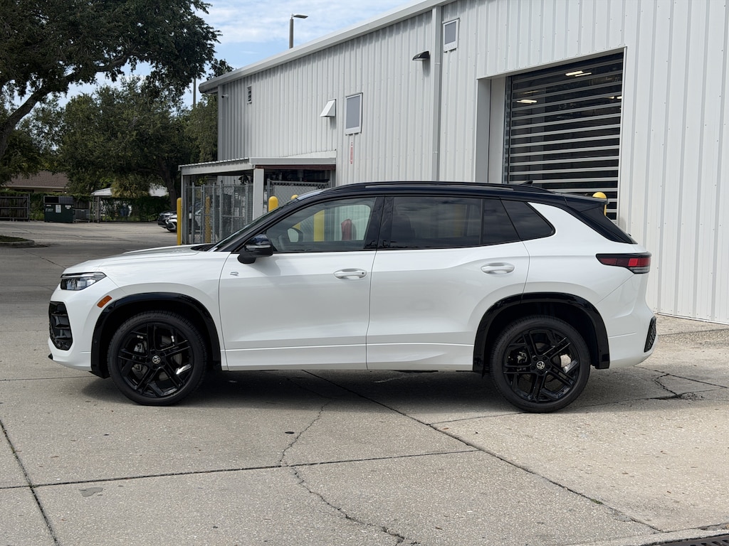 New 2026 Volkswagen Tiguan SE R-Line Black SUV