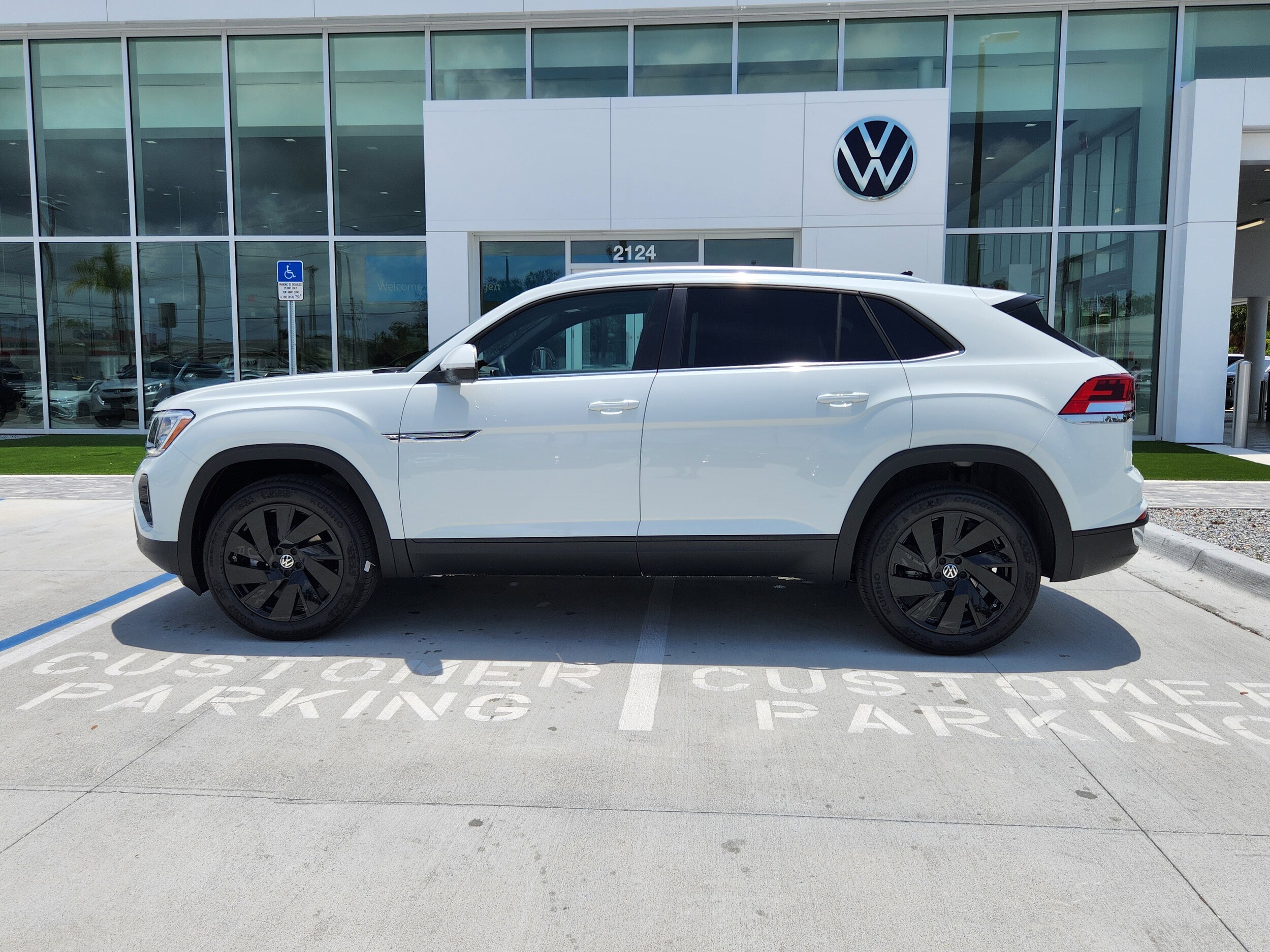2025 Volkswagen Atlas Cross Sport SE Technology photo 4