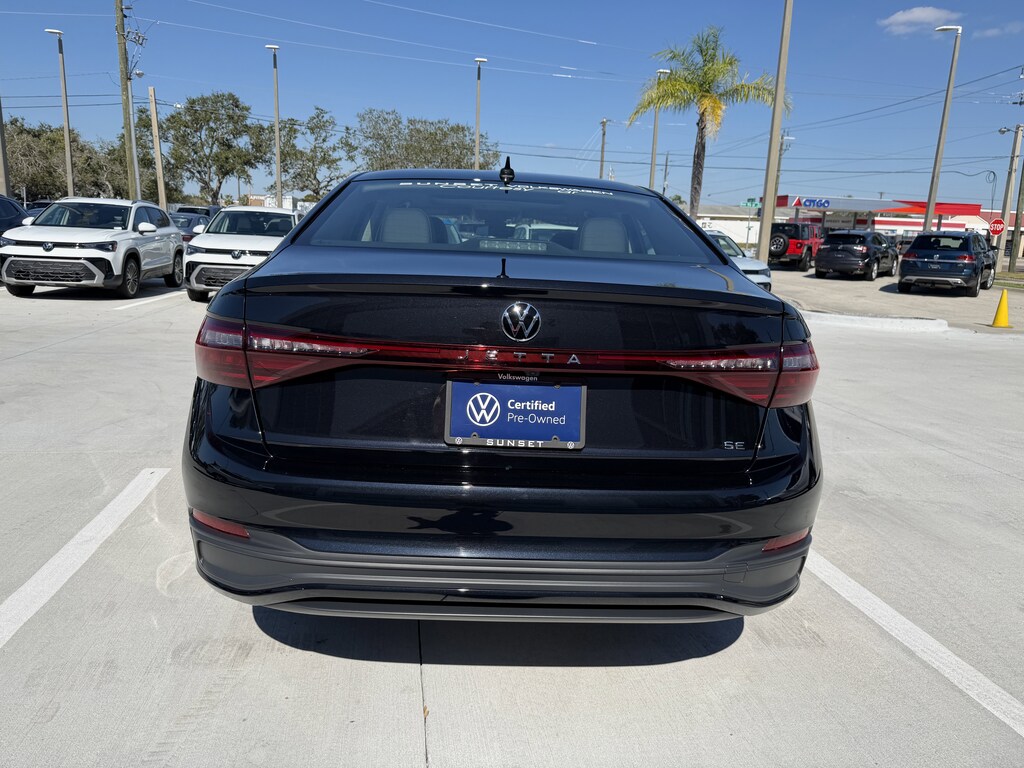Used 2025 Volkswagen Jetta SE Sedan