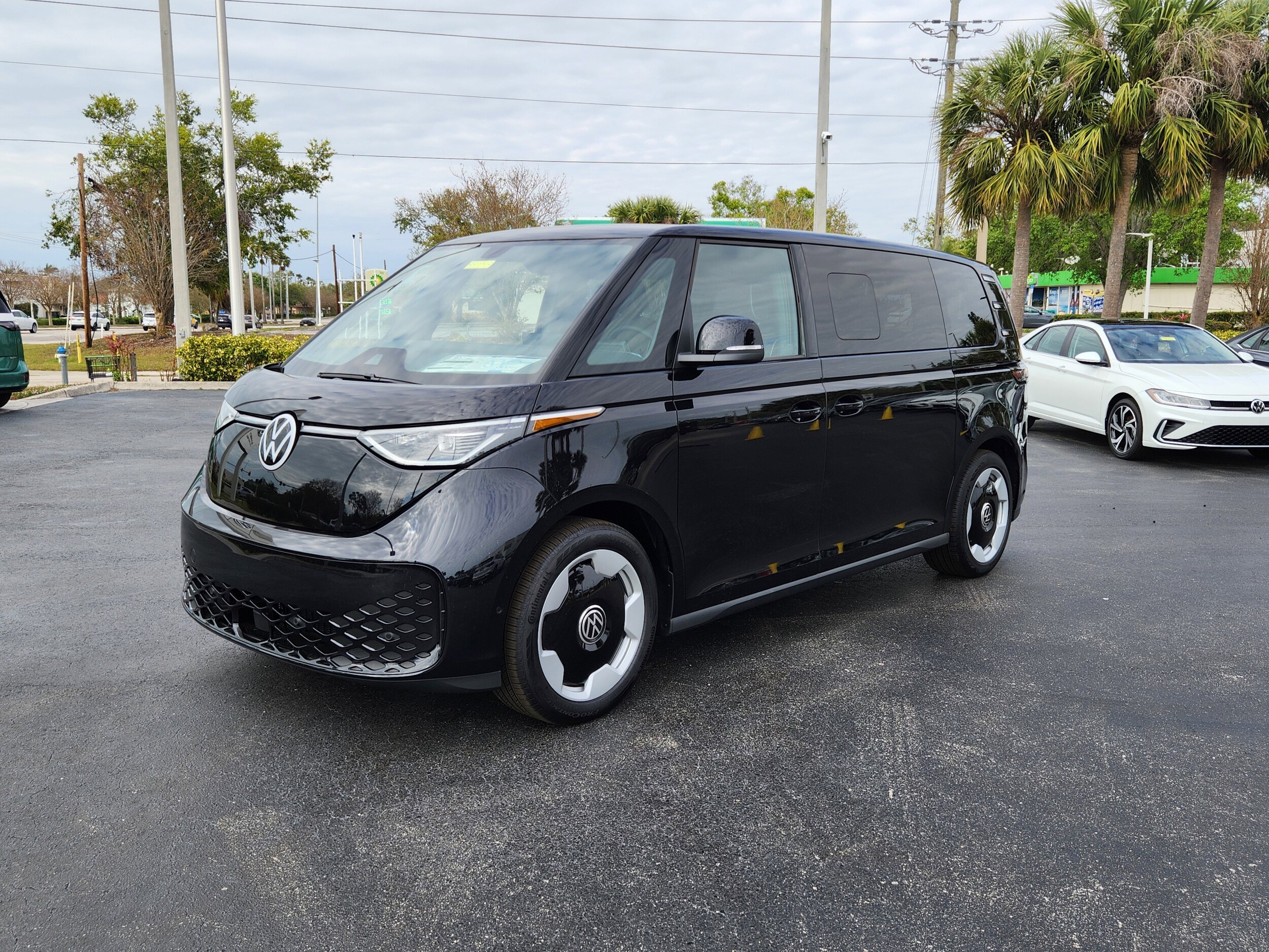 2025 Volkswagen ID. Buzz Pro S photo 3