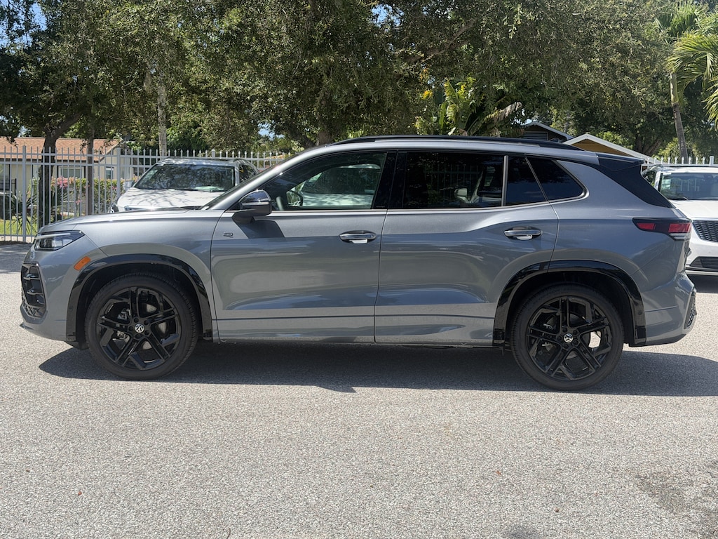 New 2026 Volkswagen Tiguan SE R-Line Black SUV