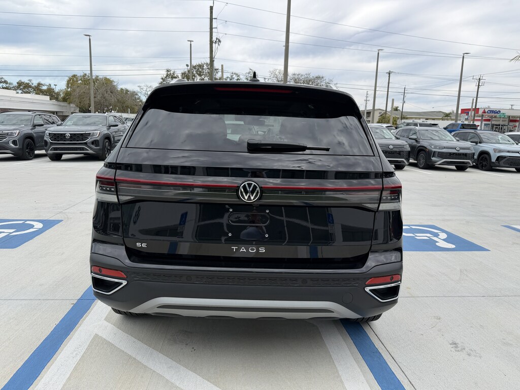 New 2026 Volkswagen Taos 1.5T SE SUV