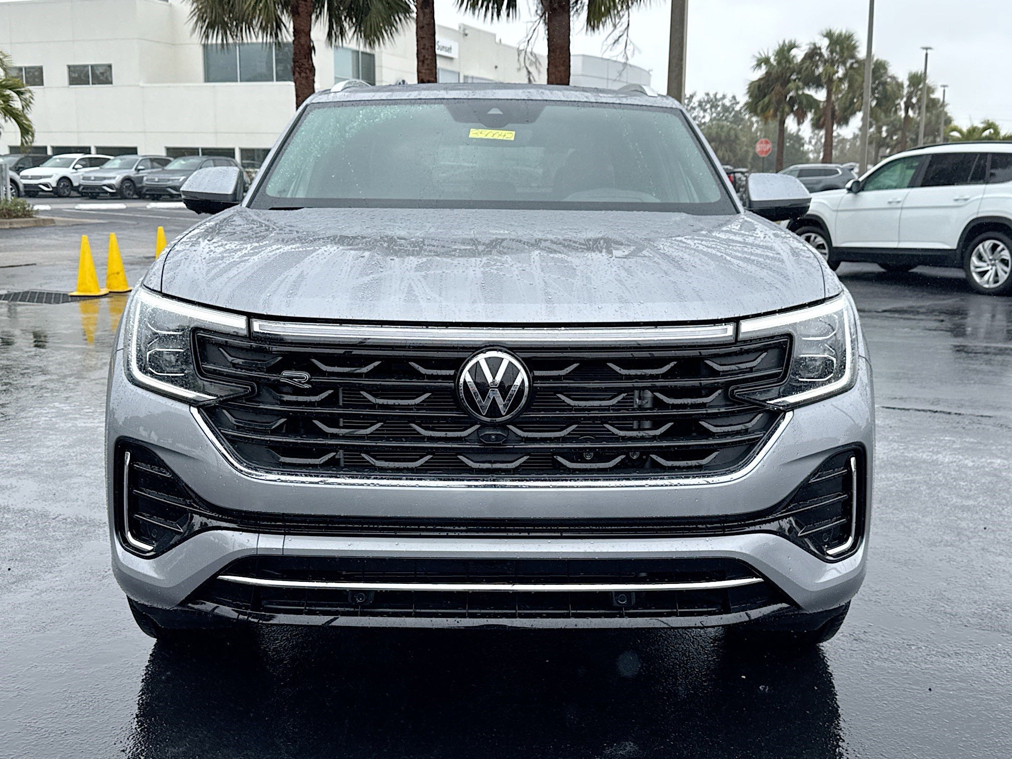 2025 Volkswagen Atlas Cross Sport SEL Premium R-Line photo 2