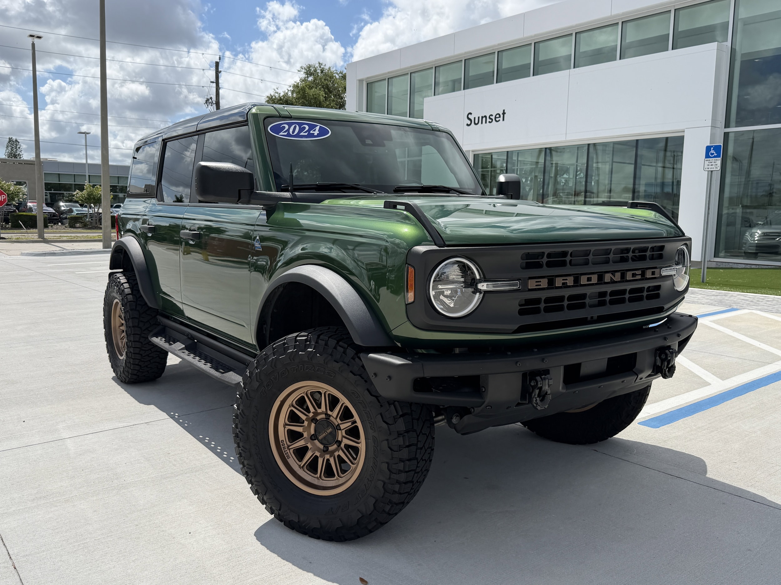 2024 Ford Bronco Black Diamond Mid (322A) 4x4's photo