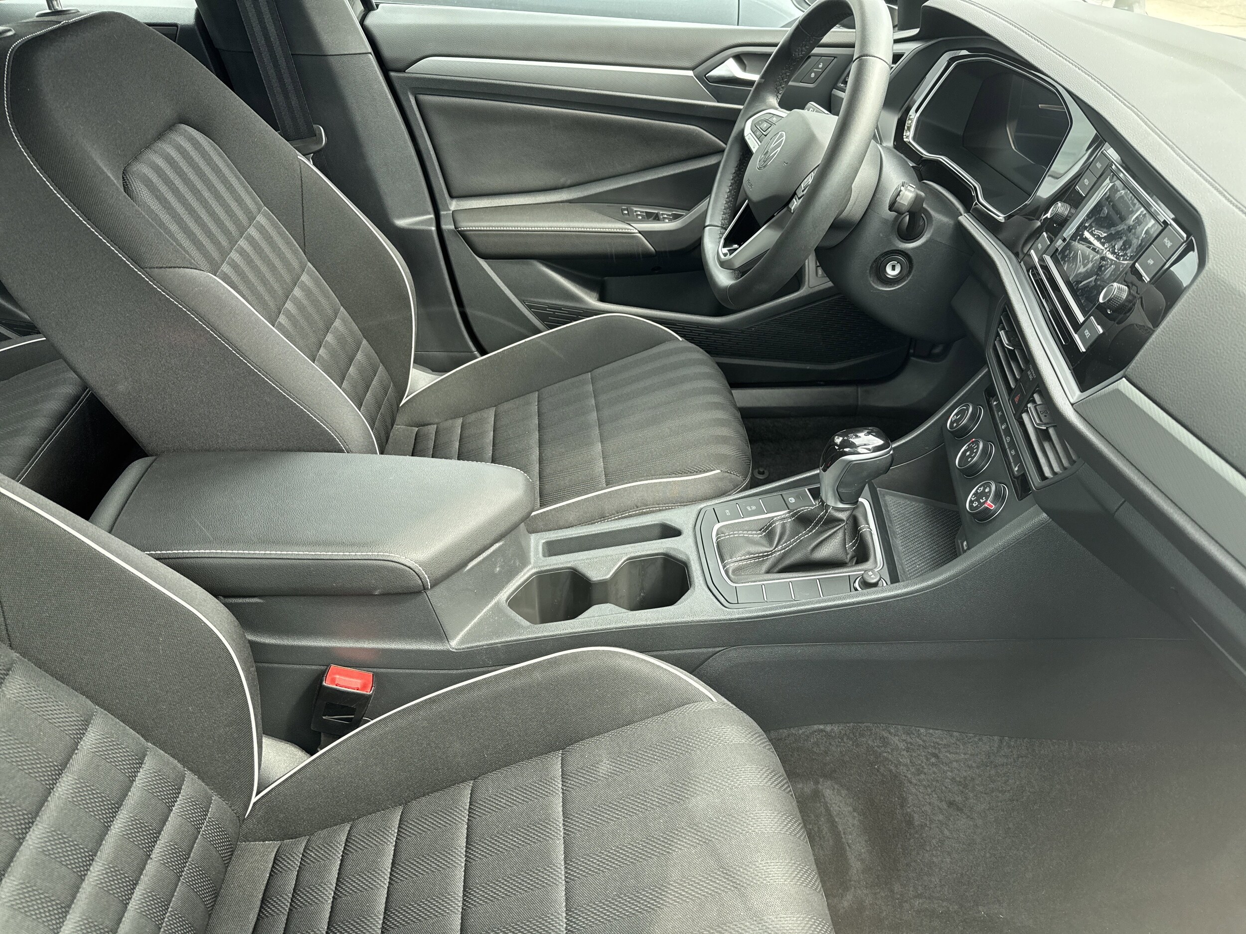 2024 Volkswagen Jetta Sport photo 3