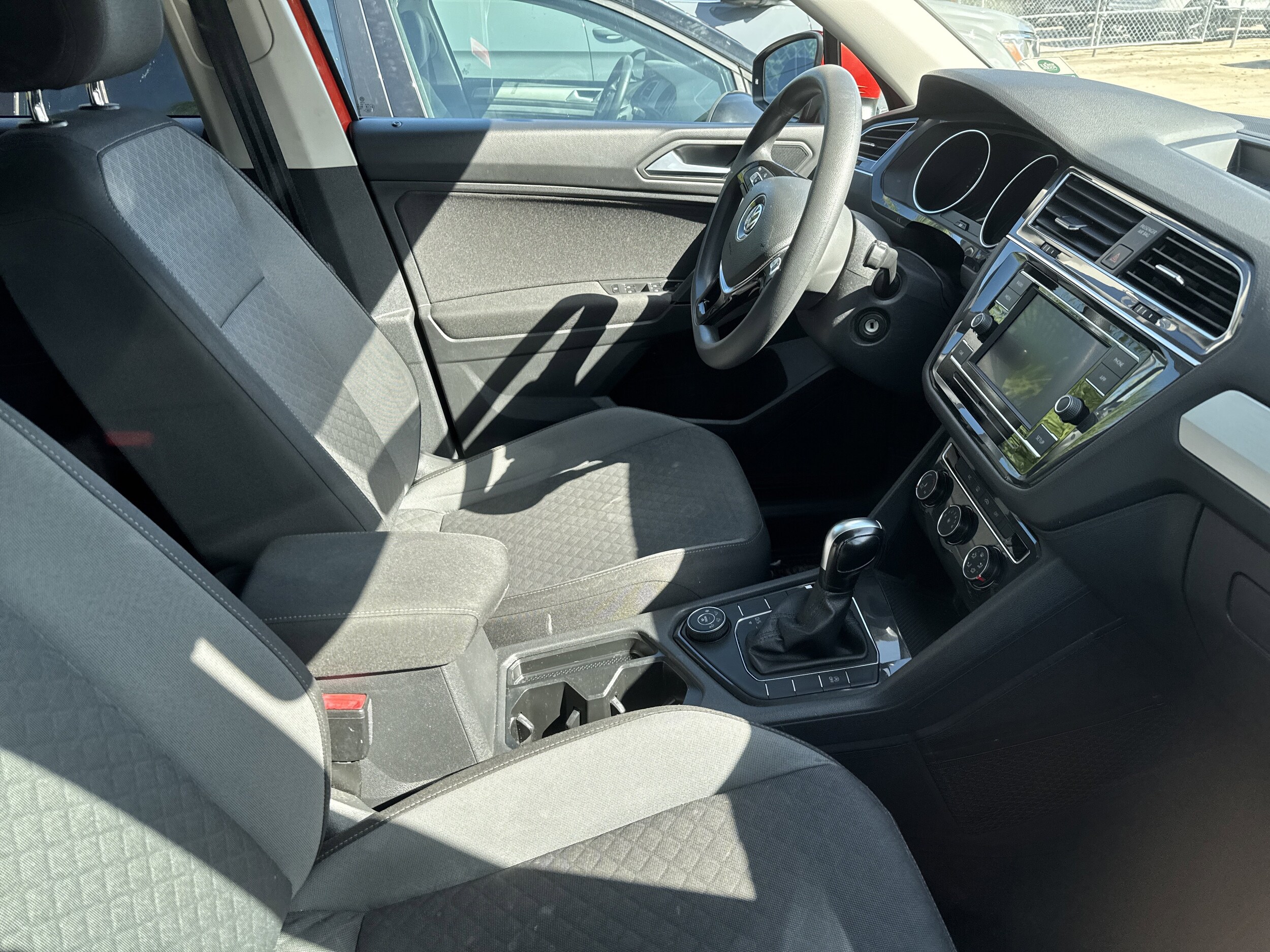 2019 Volkswagen Tiguan S photo 2