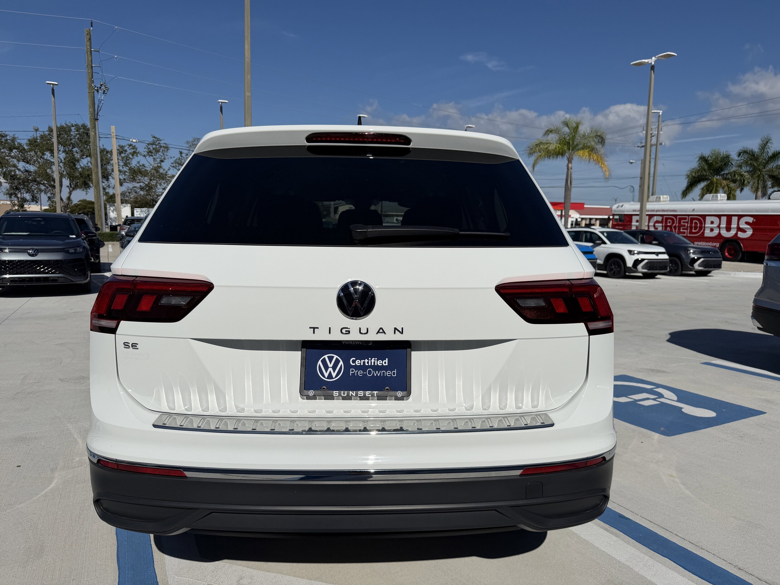 2024 Volkswagen Tiguan SE Wolfsburg Edition photo 4