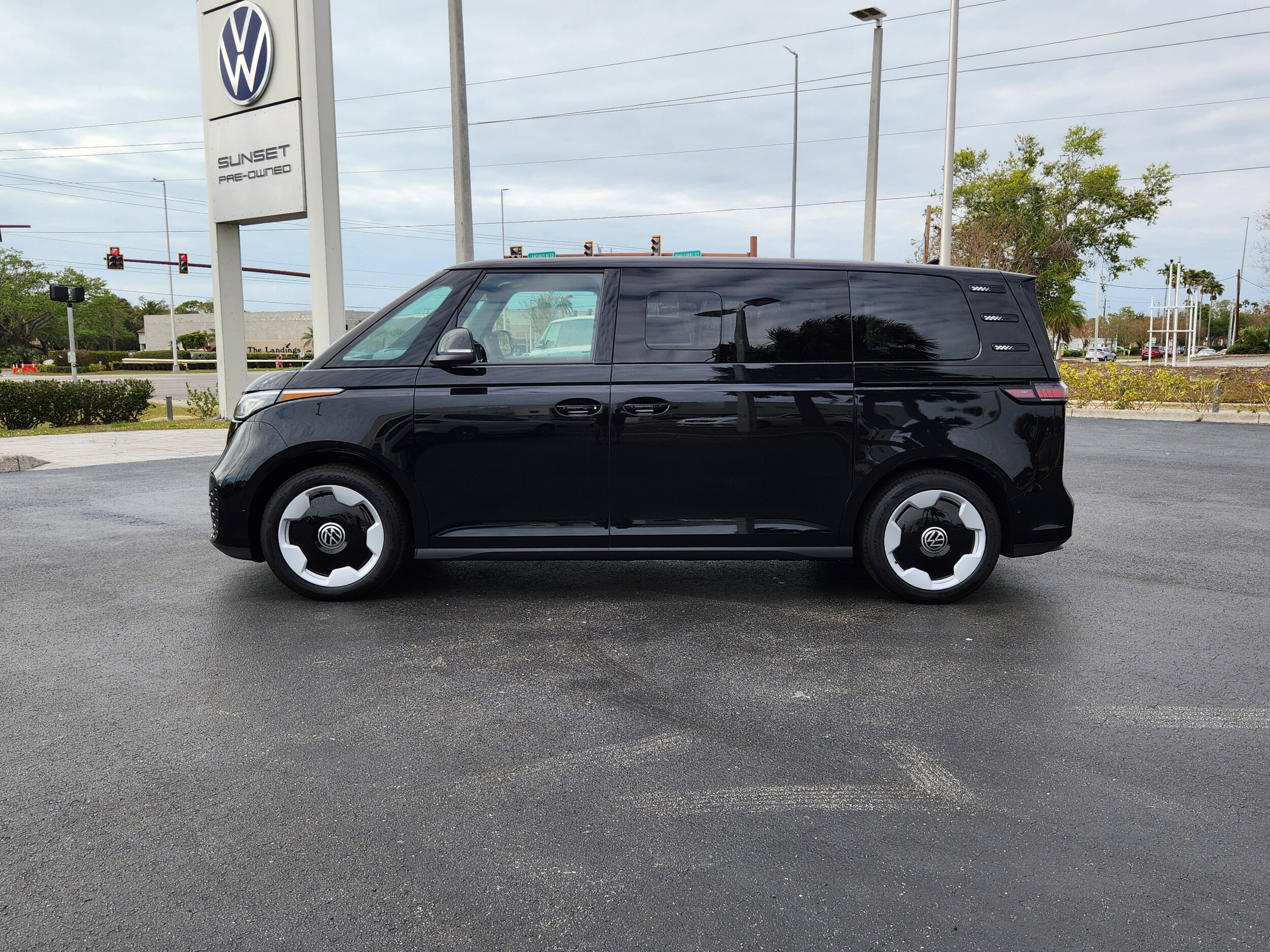 2025 Volkswagen ID. Buzz Pro S photo 4