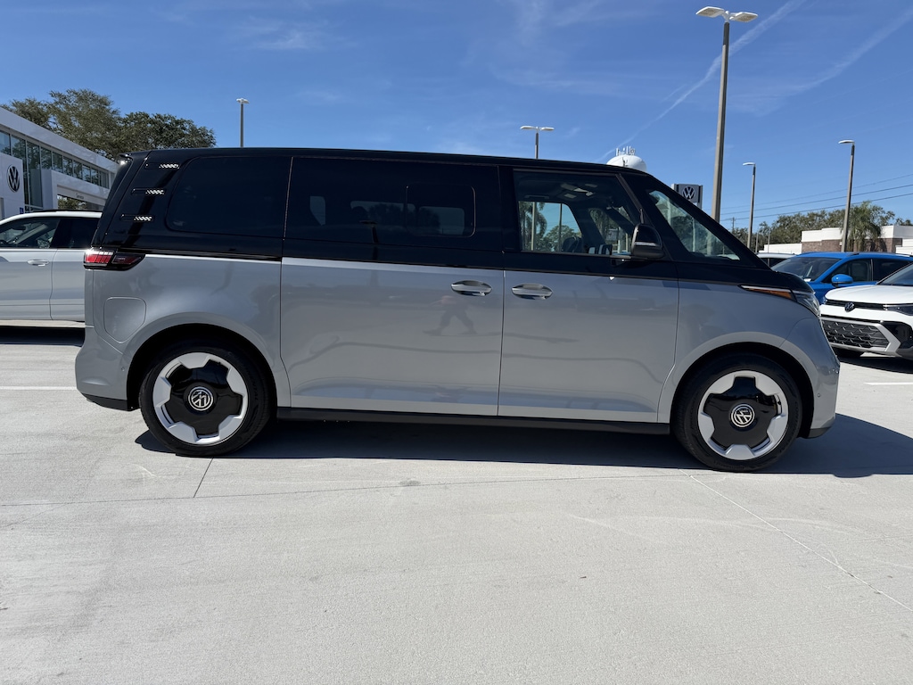 New 2025 Volkswagen ID. Buzz Pro S Van Passenger Van