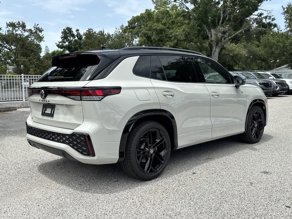 New 2026 Volkswagen Tiguan SE R-Line Black SUV