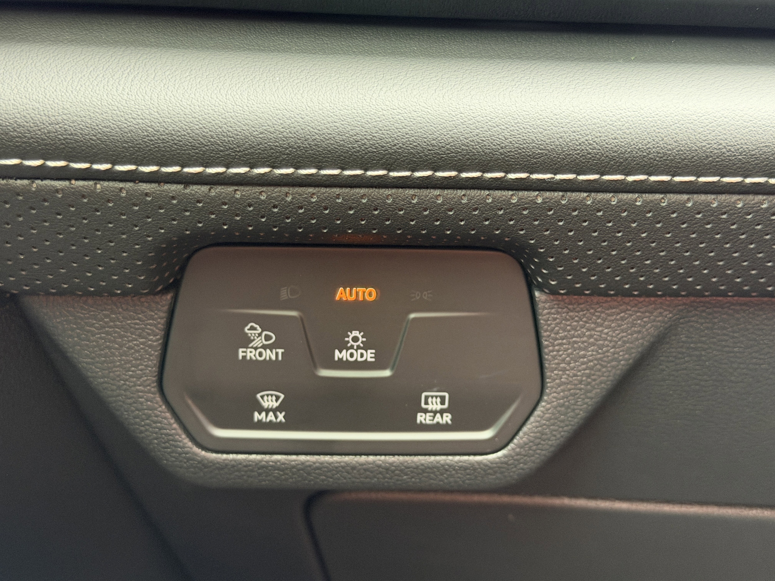 2026 Volkswagen Atlas SE w/Tech - Photo 27