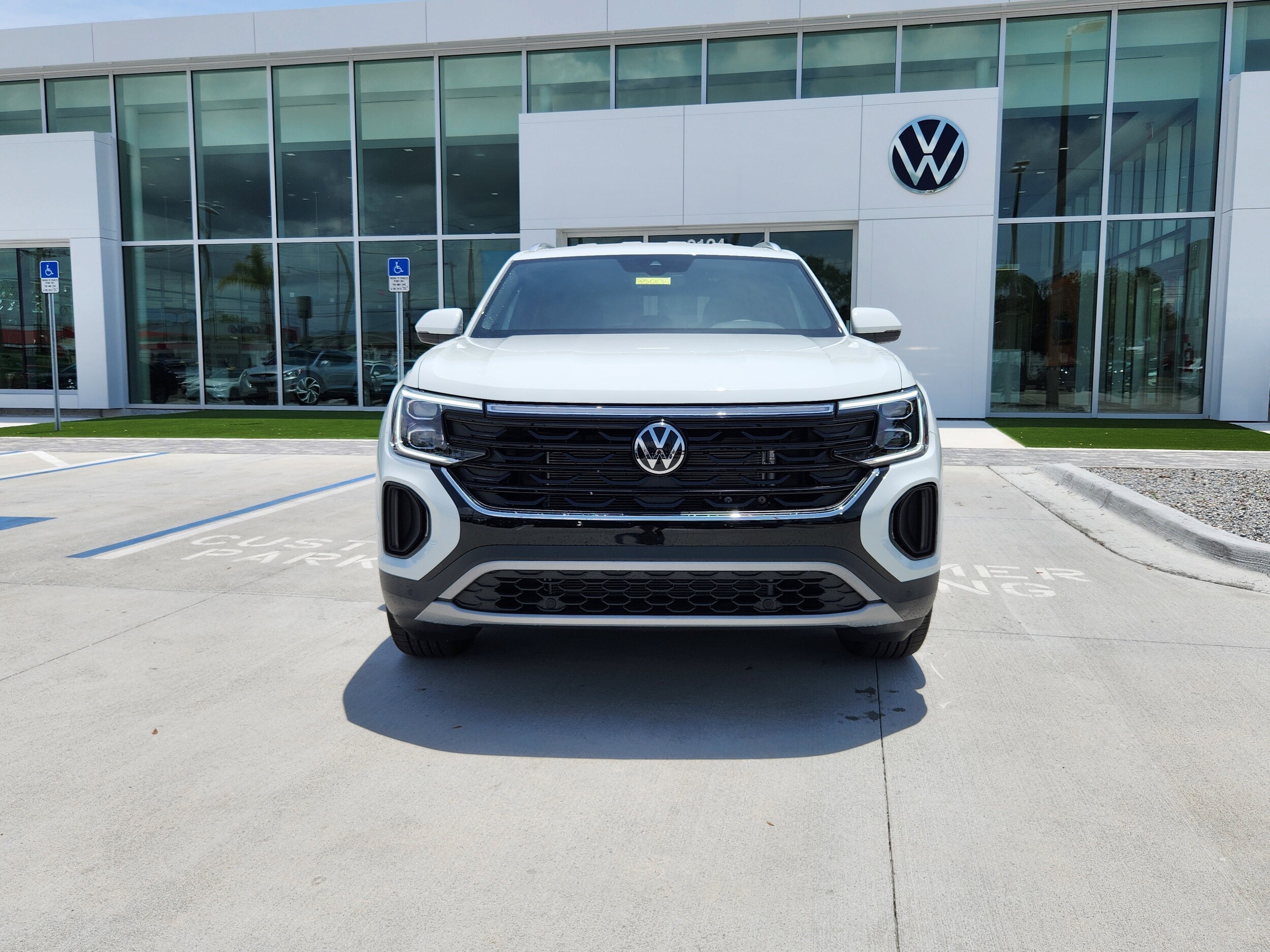 2025 Volkswagen Atlas Cross Sport SE Technology photo 2