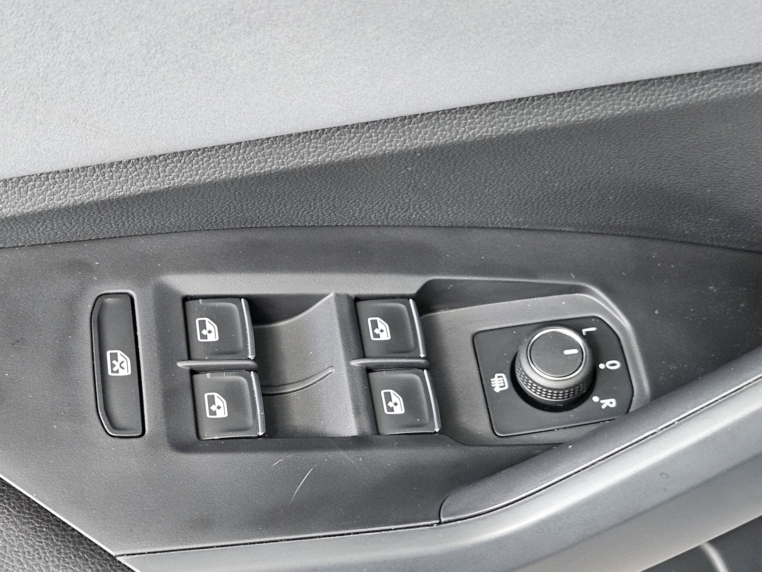 2025 Volkswagen Jetta SE - Photo 18