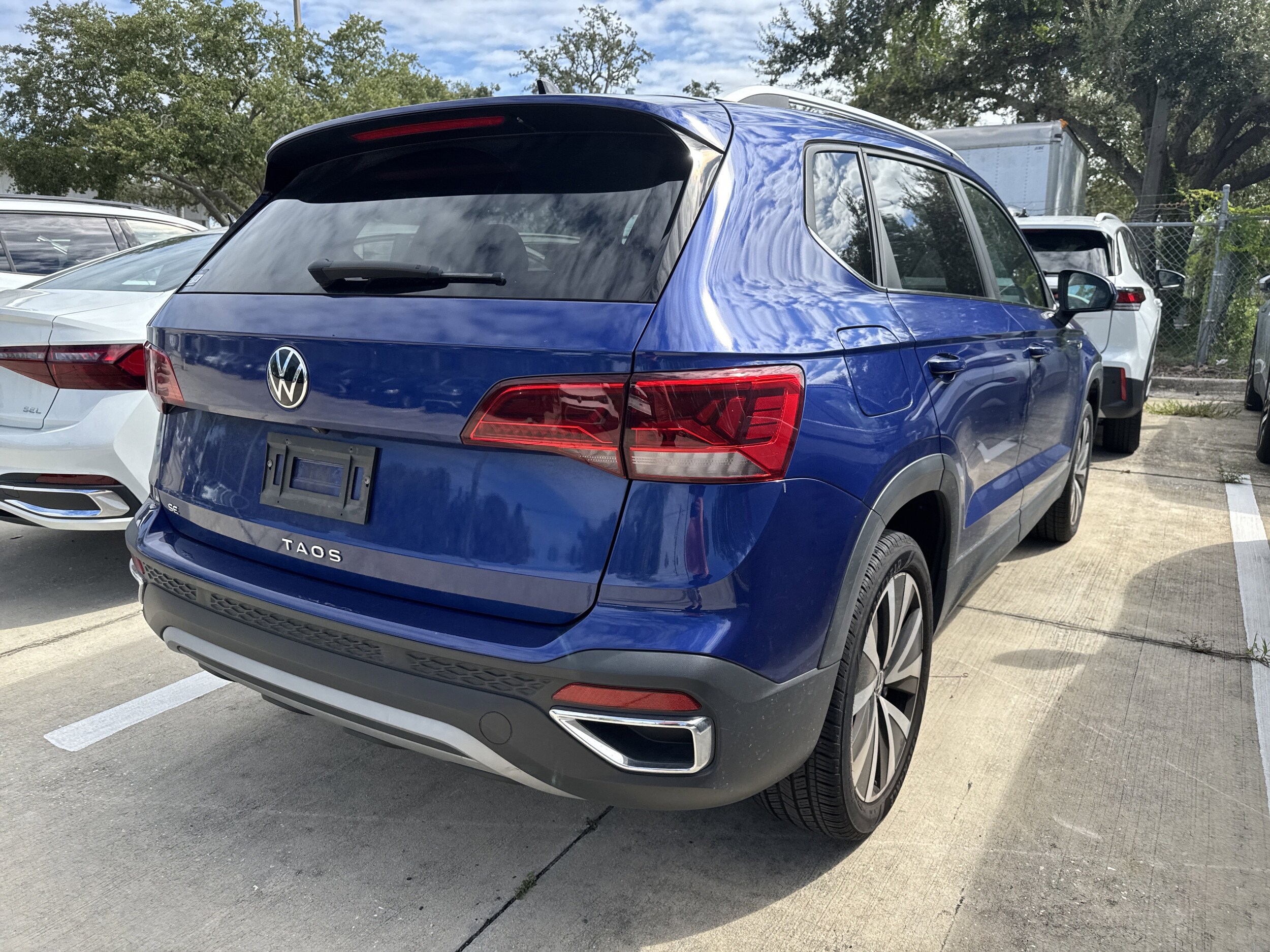2022 Volkswagen Taos SE photo 4