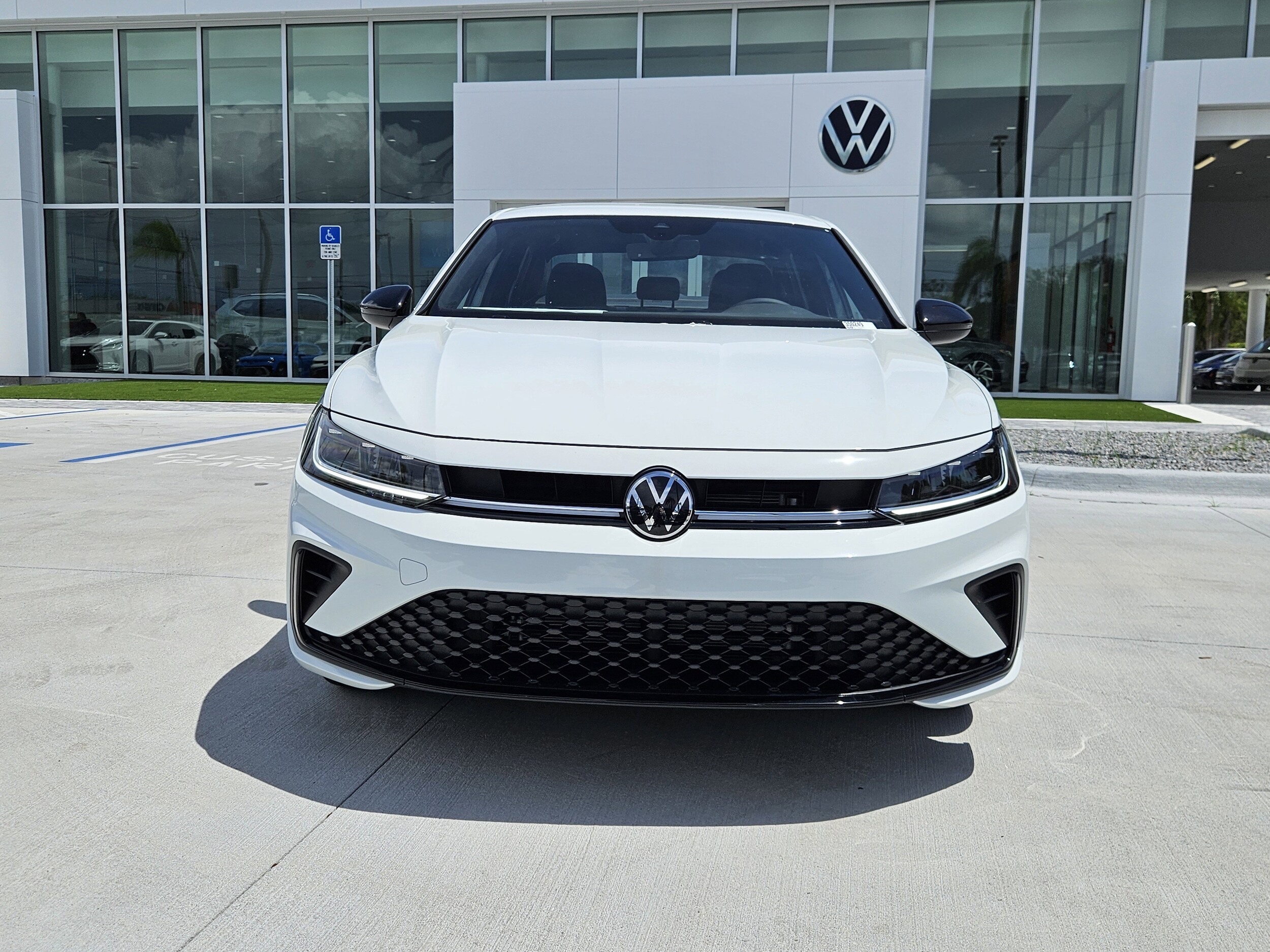 2025 Volkswagen Jetta 1.5T Sport photo 2
