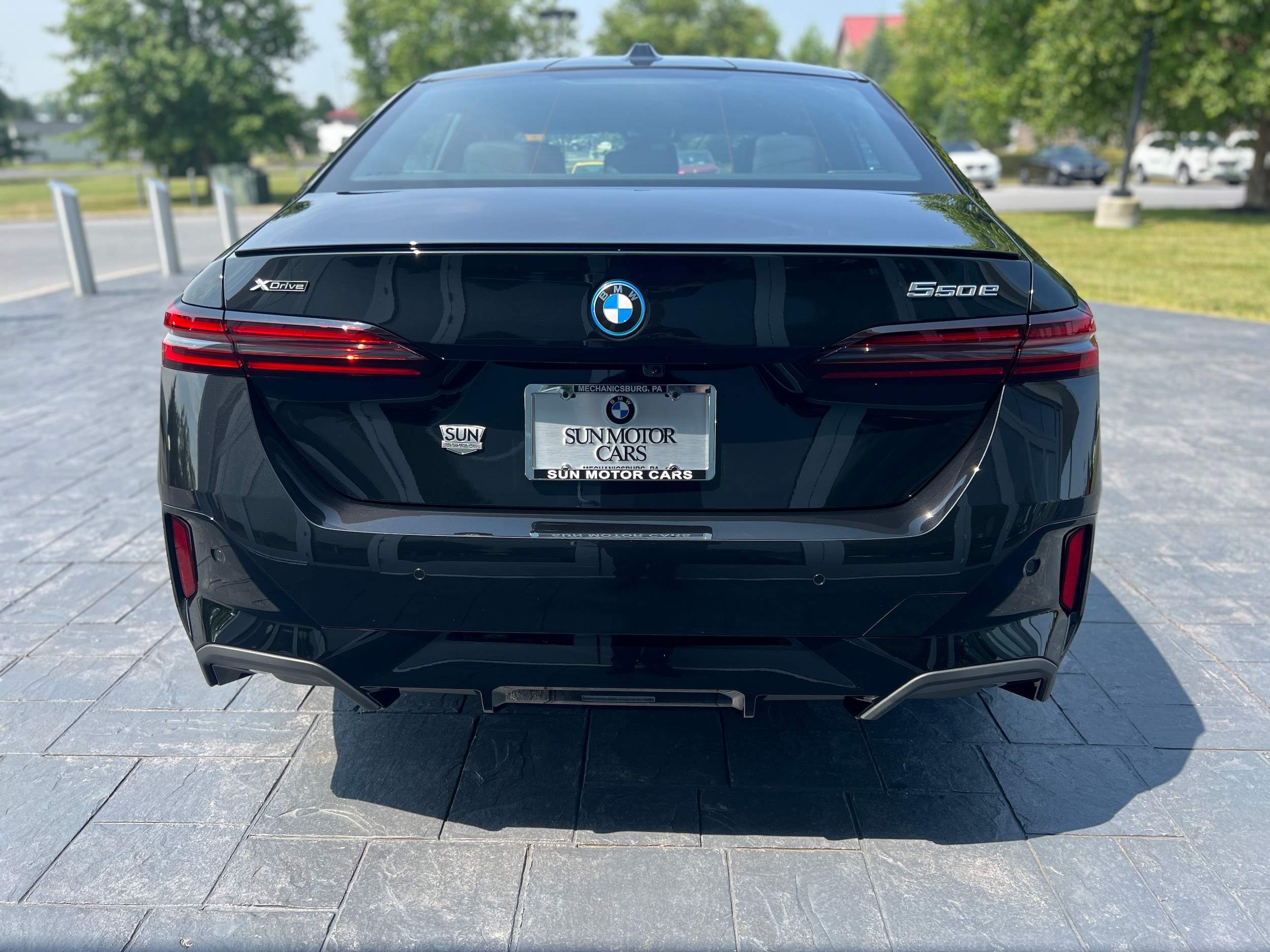 2026 BMW 5 Series 550e - Photo 6
