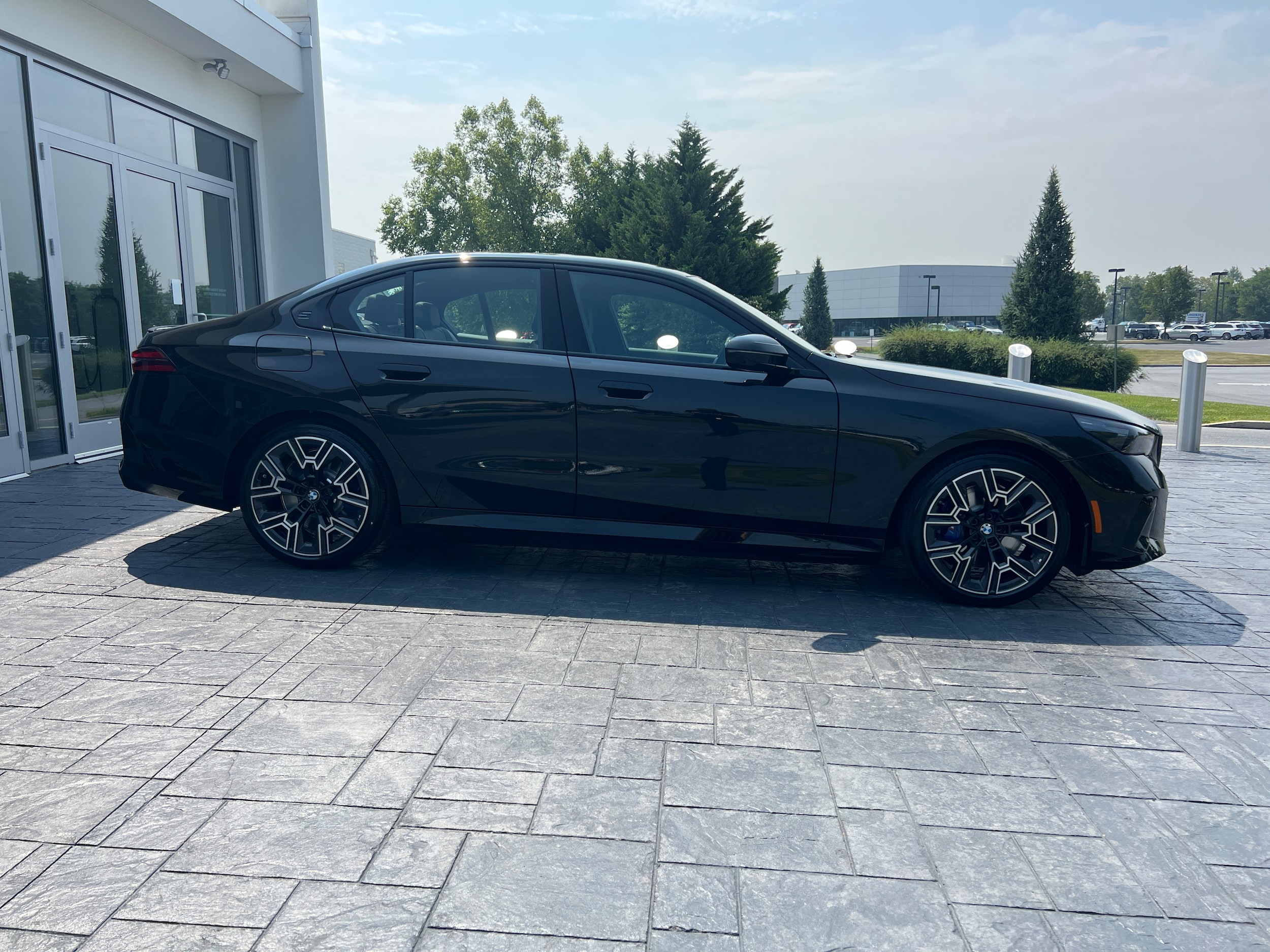 2026 BMW 5 Series 550e - Photo 4