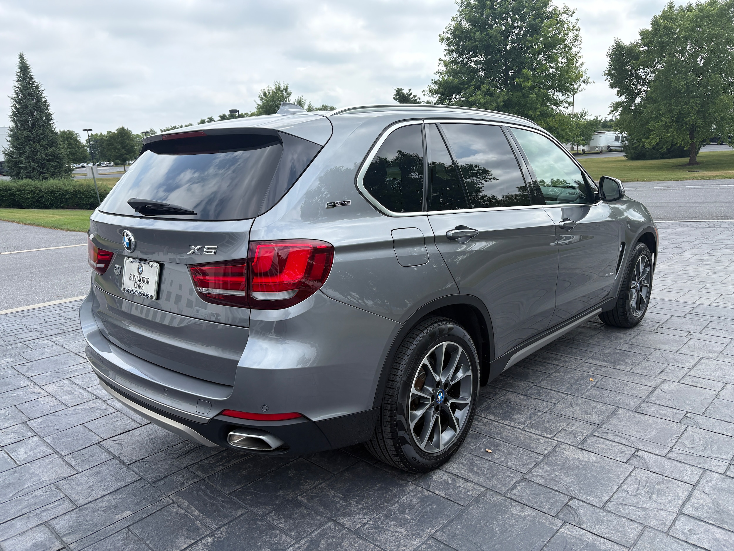 View vehicle photo 5
