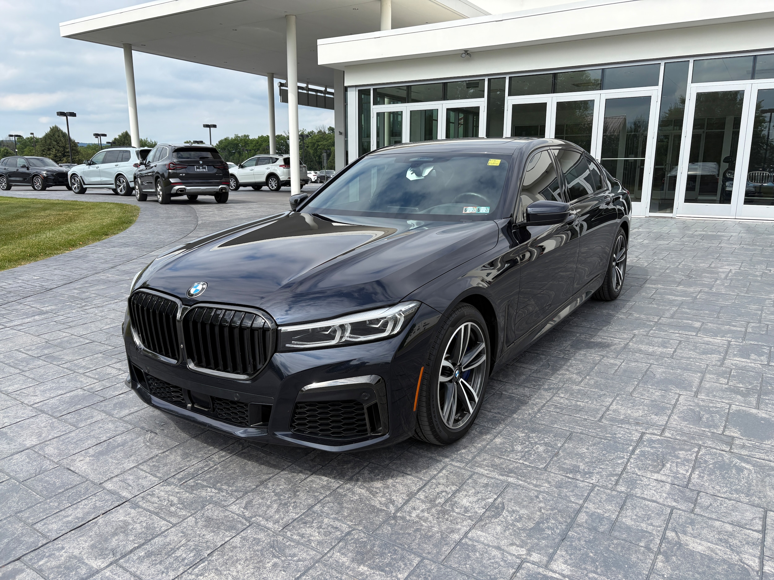2022 BMW 740i xDrive Sedan