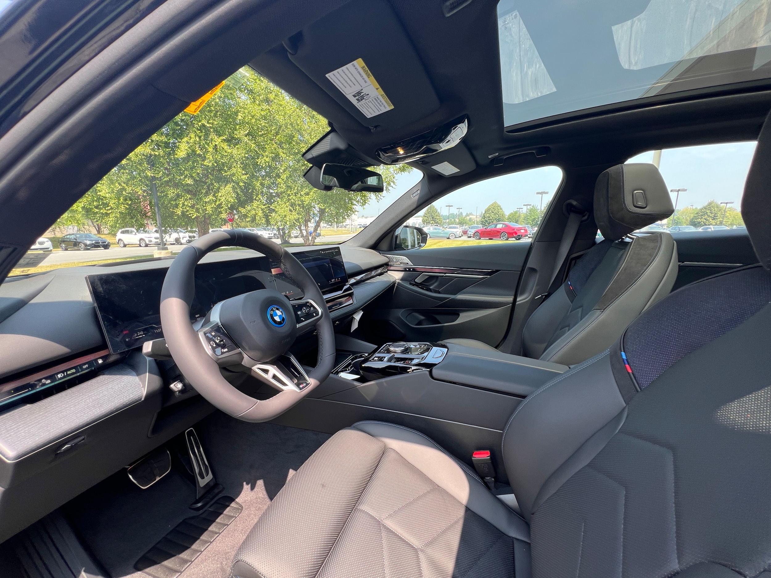 2026 BMW 5 Series 550e - Photo 10