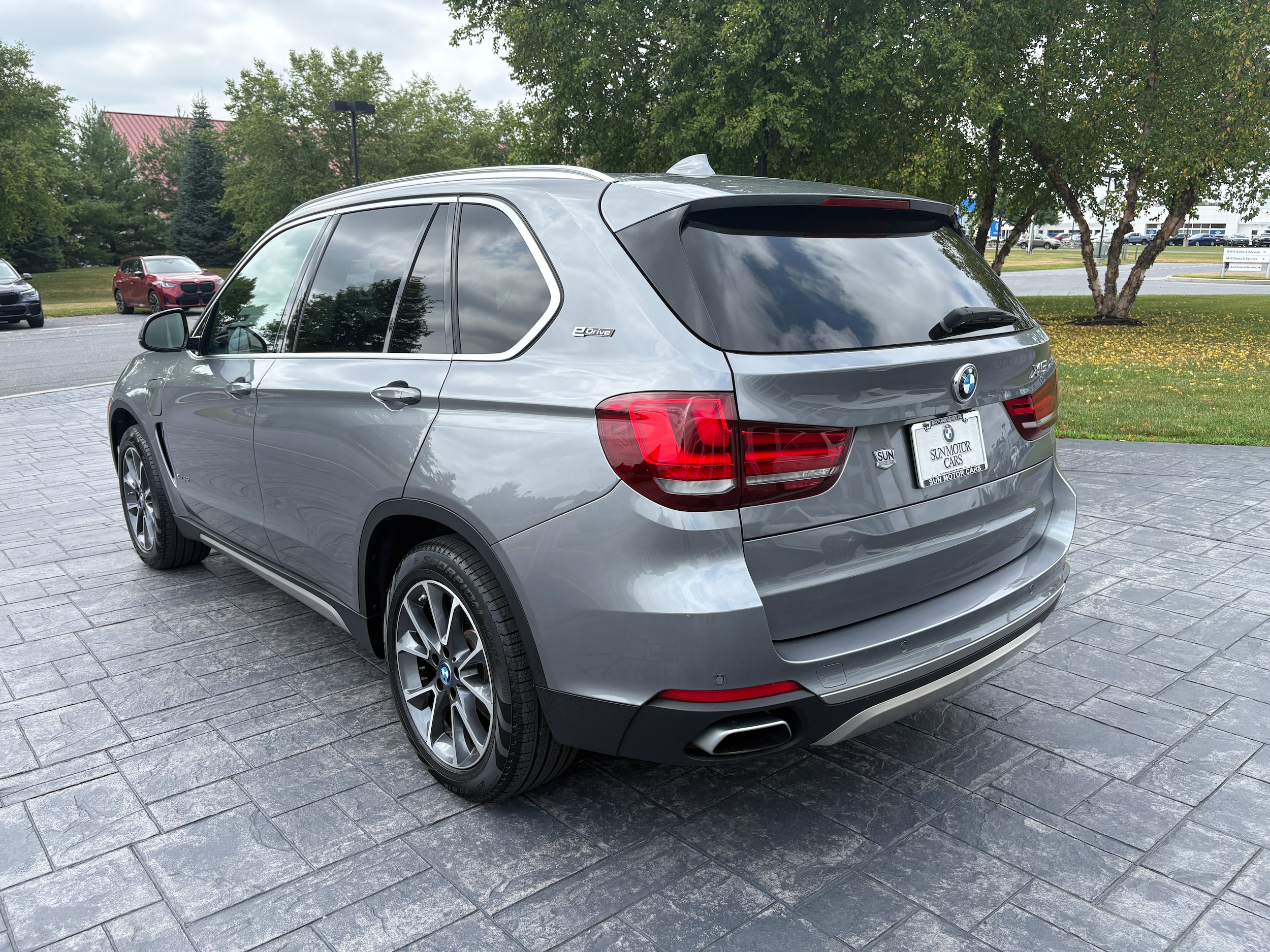 View vehicle photo 7
