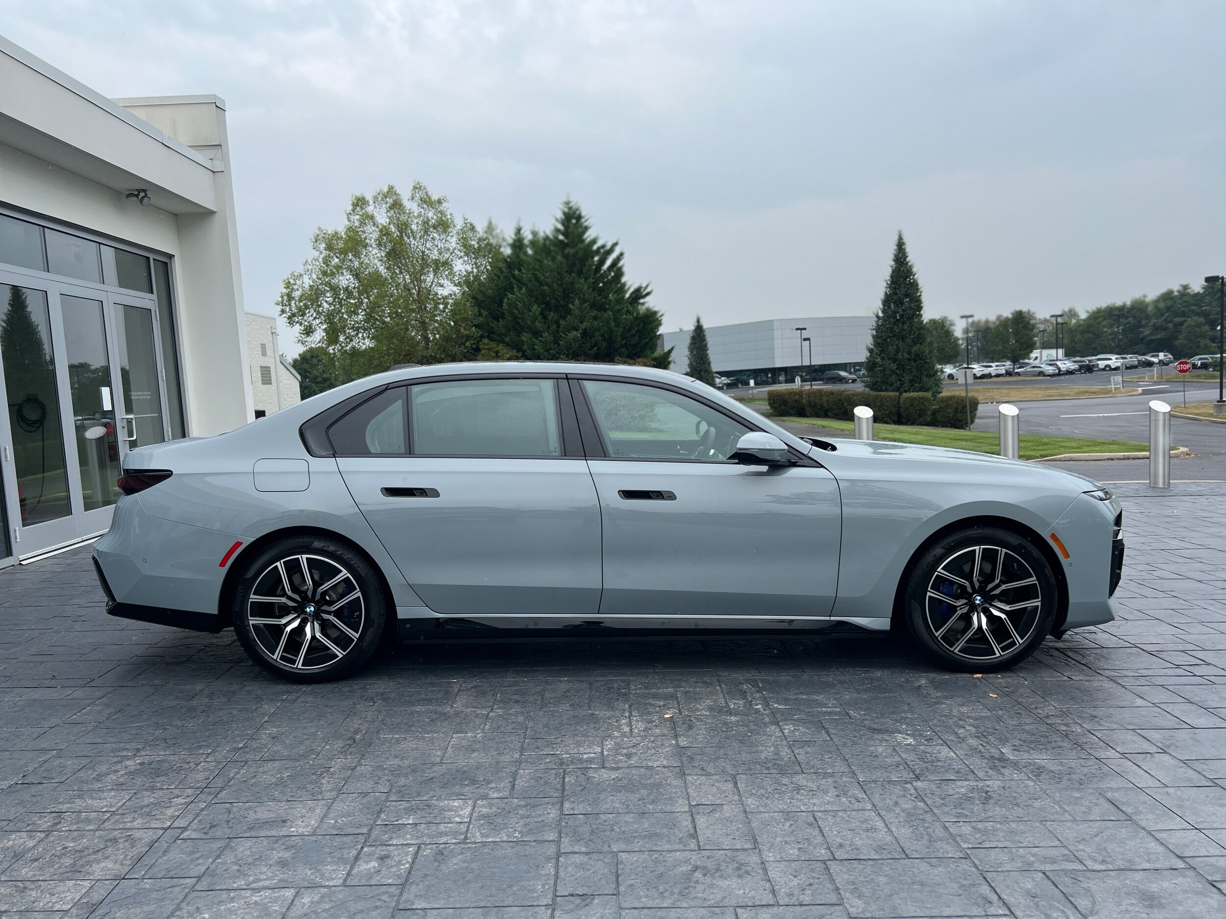 2026 Bmw 750e photo 4