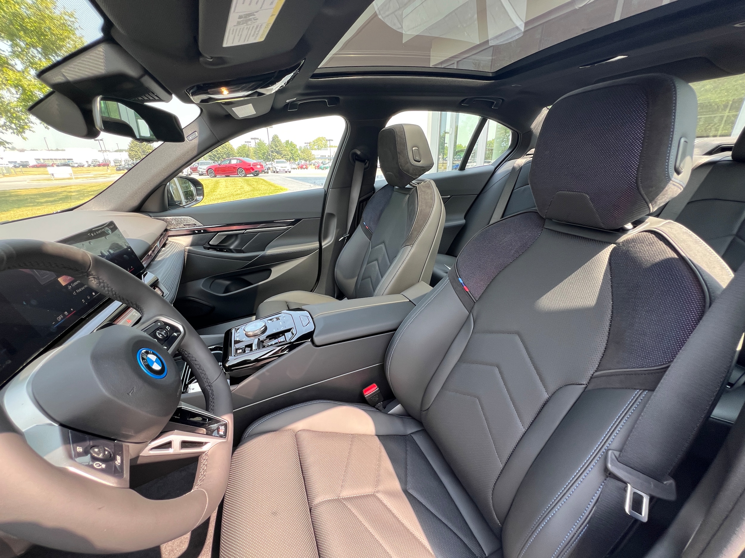 2026 BMW 5 Series 550e - Photo 11
